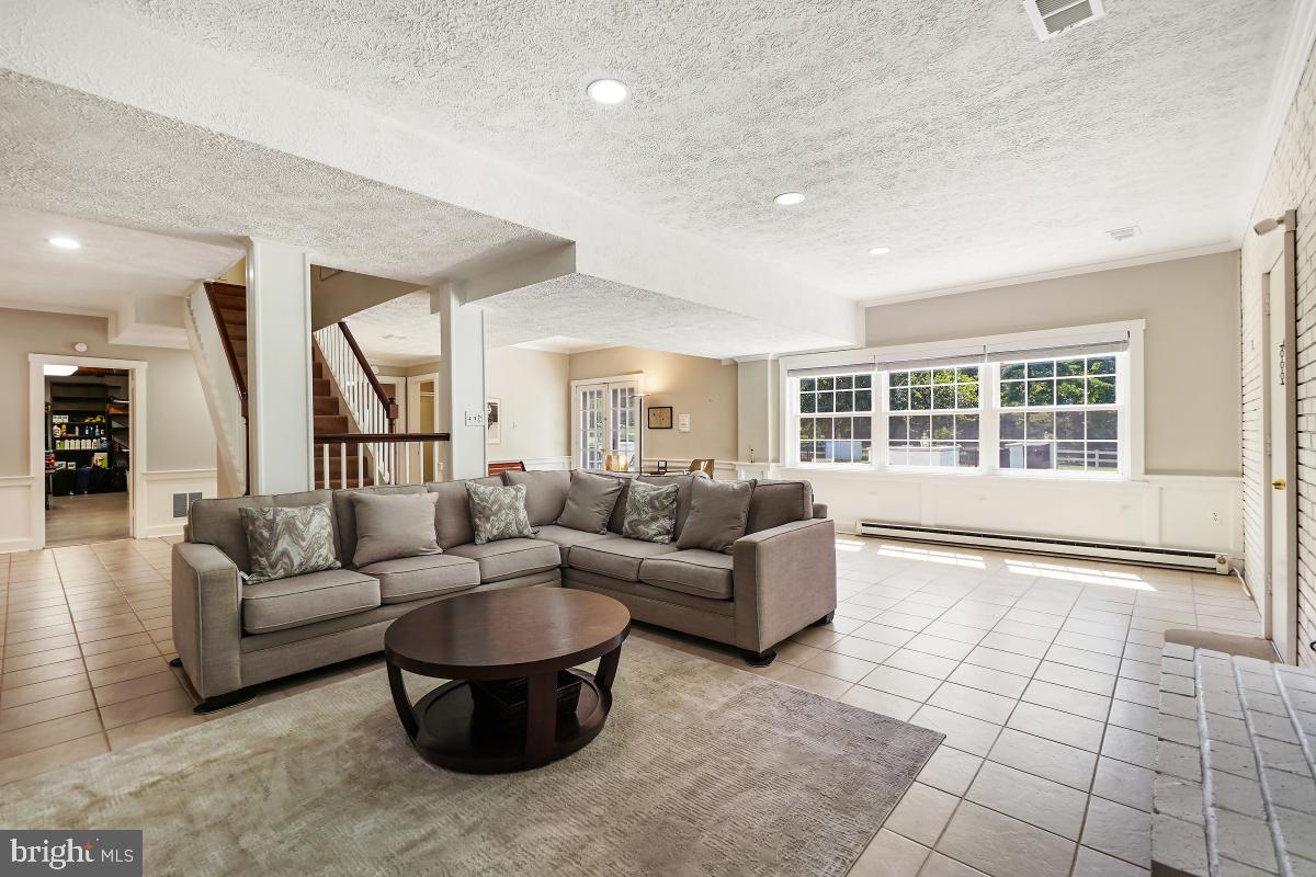 DARNESTOWN OUTSIDE - Residential