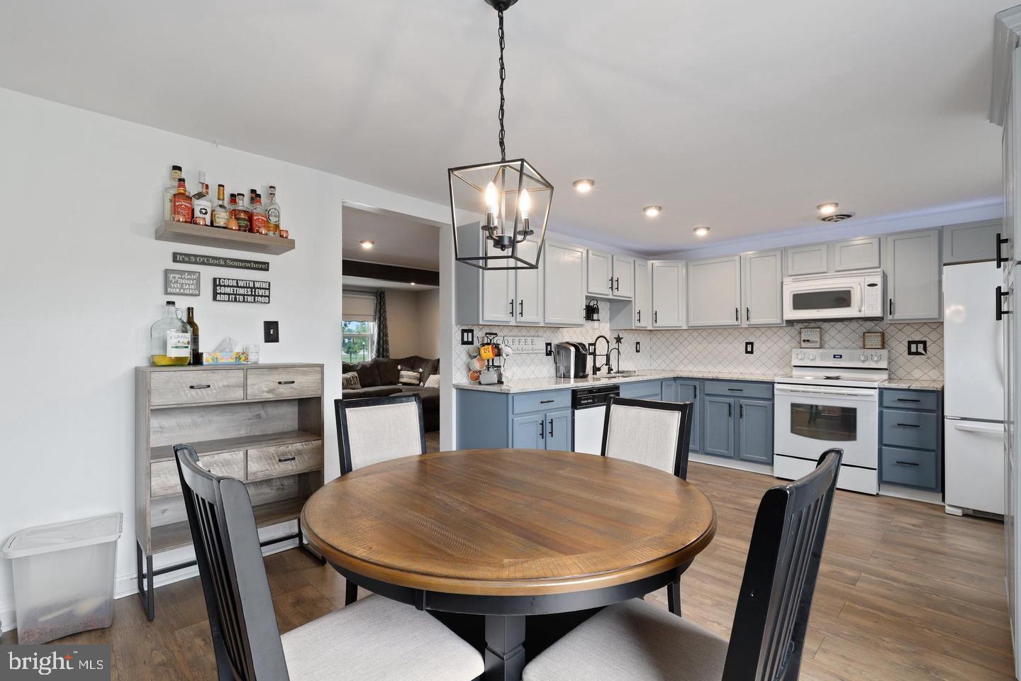 AMBER MEADOWS - Residential Lease