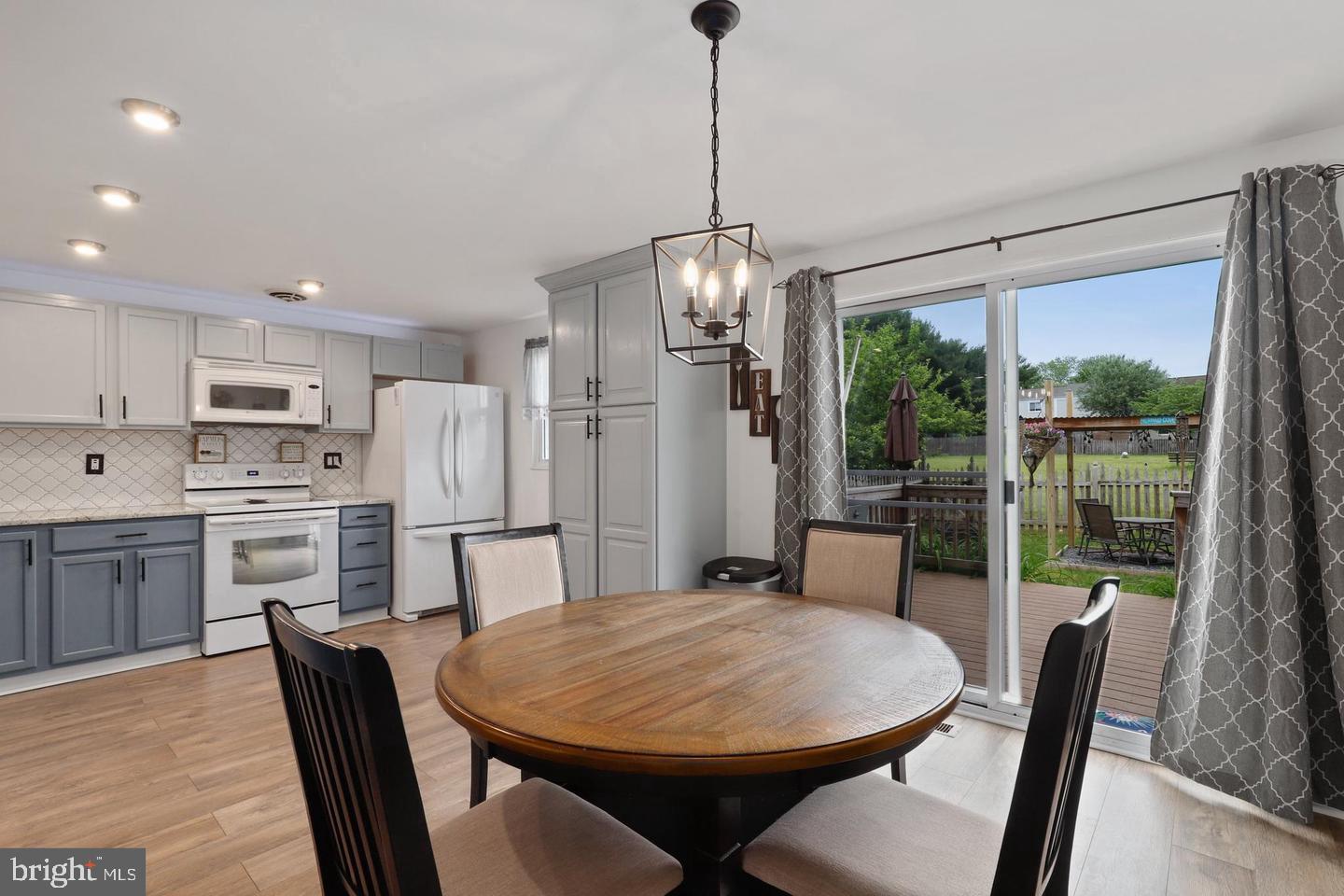 AMBER MEADOWS - Residential Lease