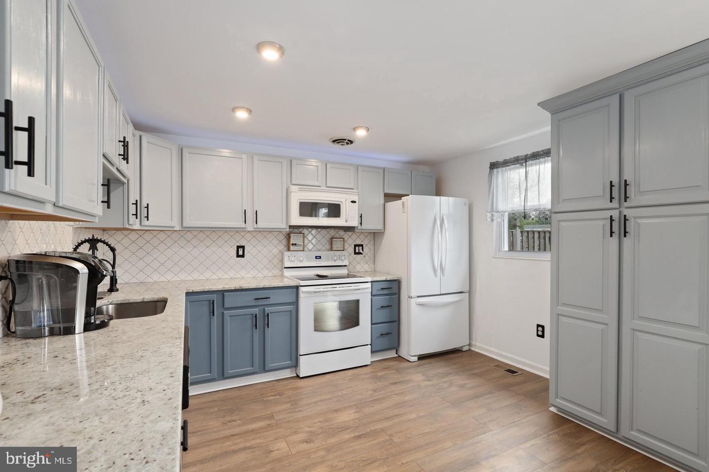 AMBER MEADOWS - Residential Lease