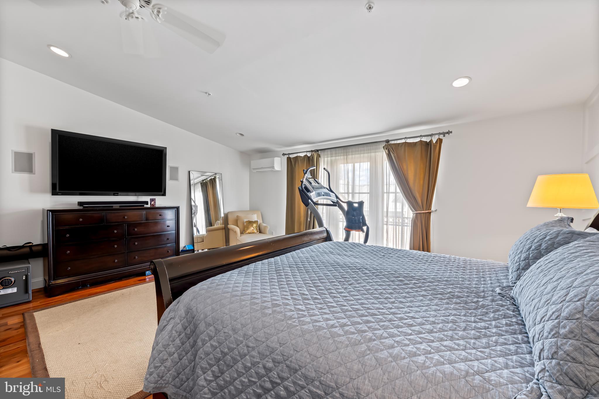 THE MOORINGS AT LIGHTHOUSE POINT - Residential