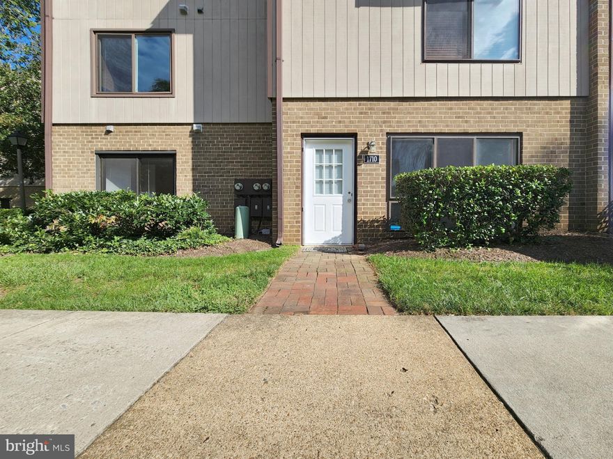 Available NOW. Spacious 1073sf 1-level 2BR/1BA with its own entrances. Walkable to McLean Metro Station and nearby bus stop. Granite counters and Stainless steel appliances in kitchen. New HVAC. Plenty of storage and no carpets. Community offers ample parking, swimming Pool, basketball courts, playground and more. Safeway, Starbucks & Lost Dog Cafe across the street. Minutes to I-495 & I-66. With The Westerlies McLean condos being so close to the Tysons Corner shopping center, residents have easy and convenient access to the best shops and restaurants that Tysons Corner has to offer! Make your move before someone else does!