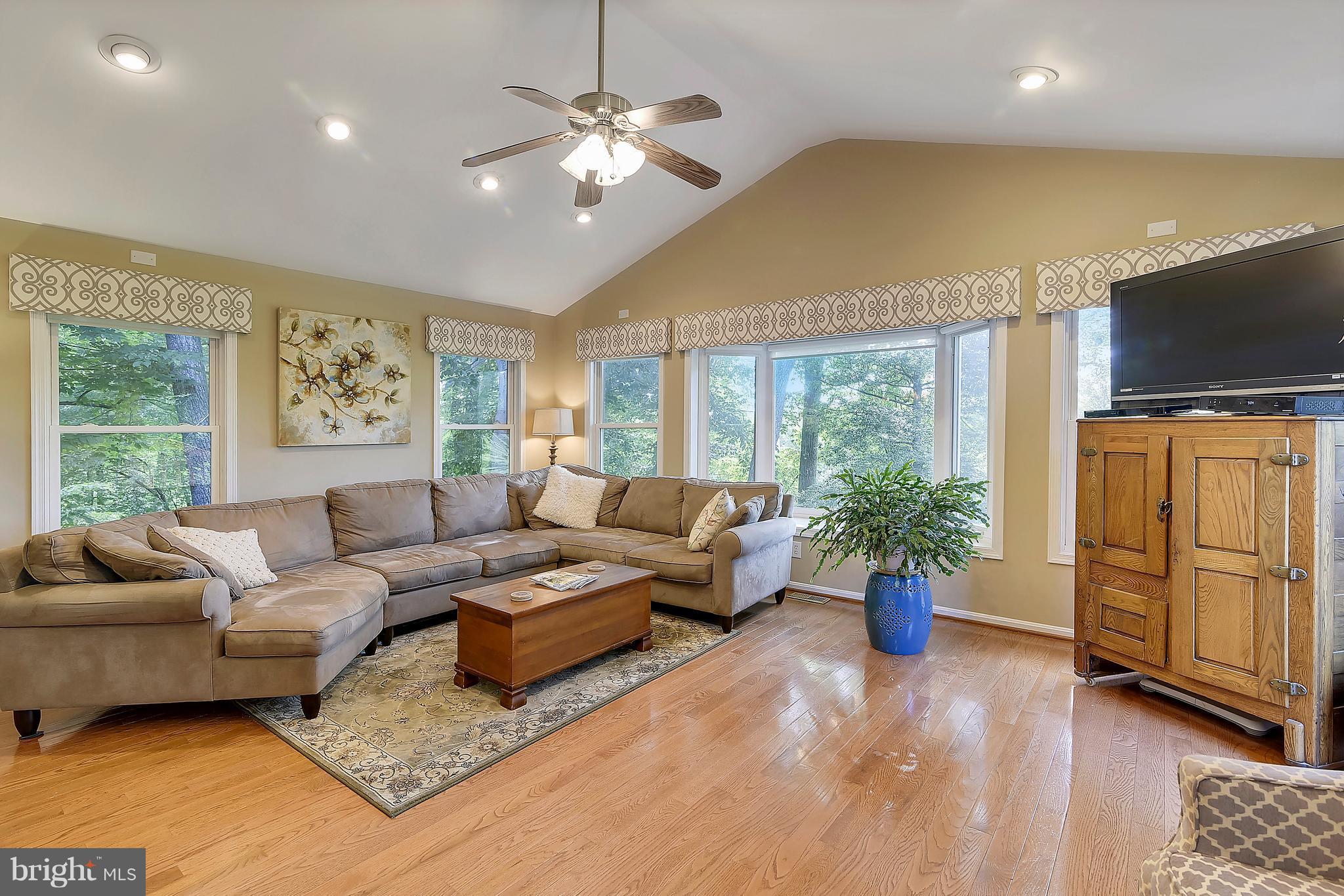 LAKE RIDGE - Residential