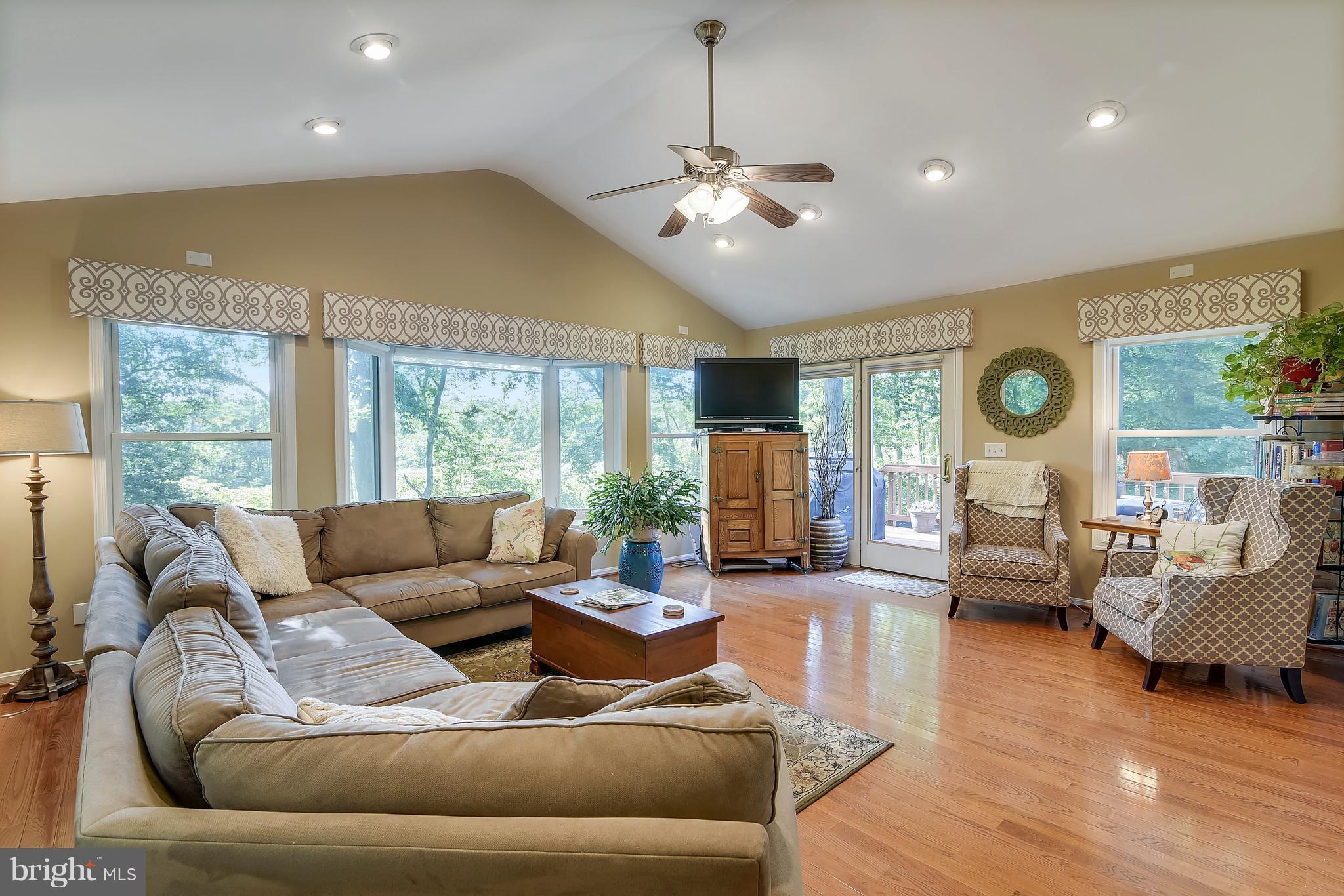 LAKE RIDGE - Residential