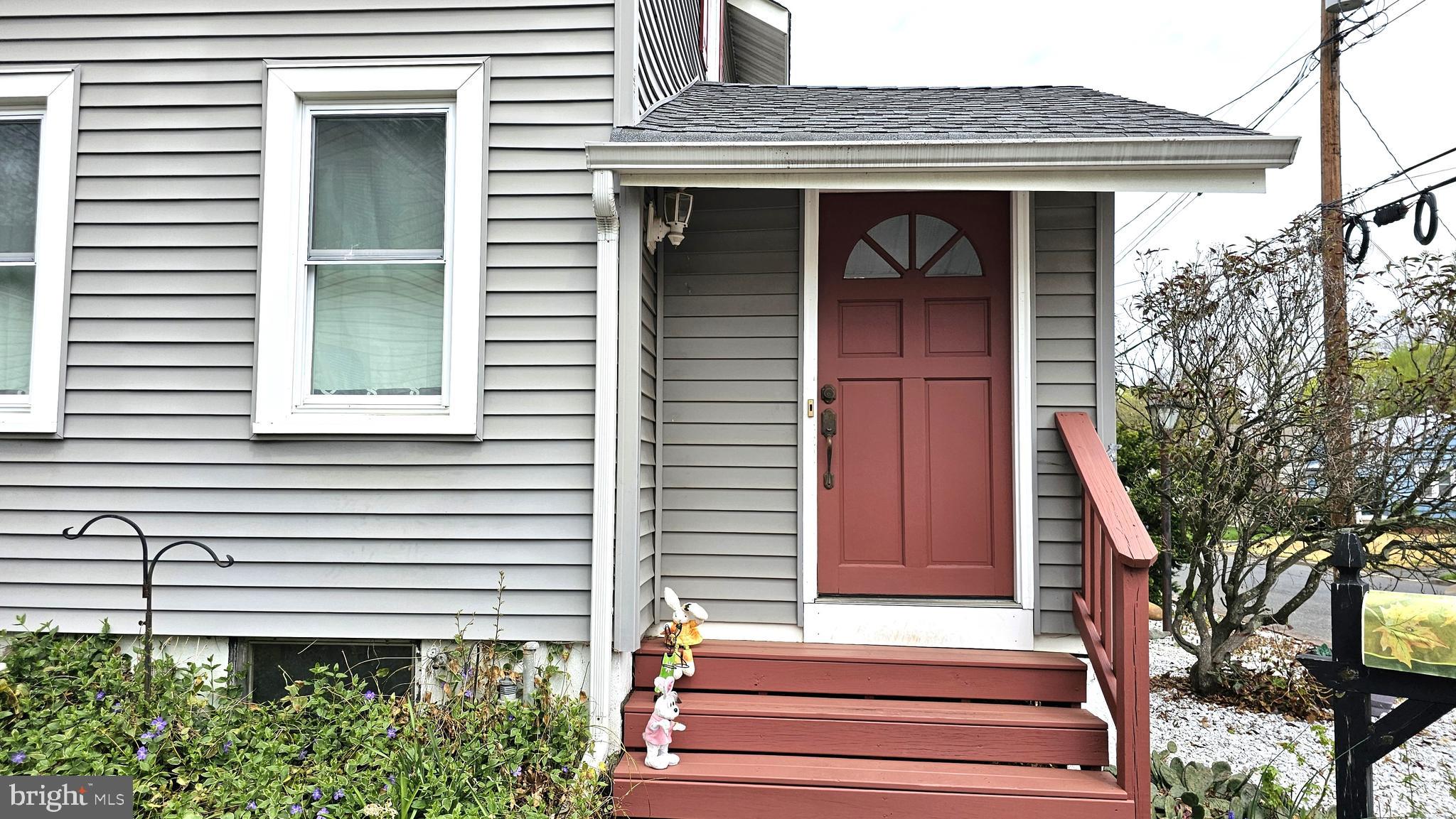 209 HUTCHINSON STREET
