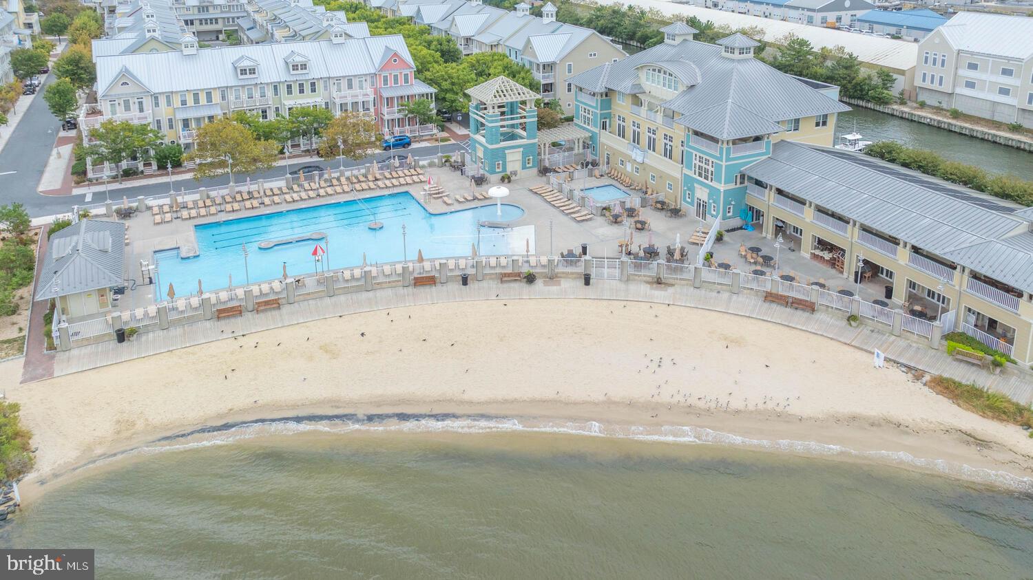 SUNSET ISLAND - Residential