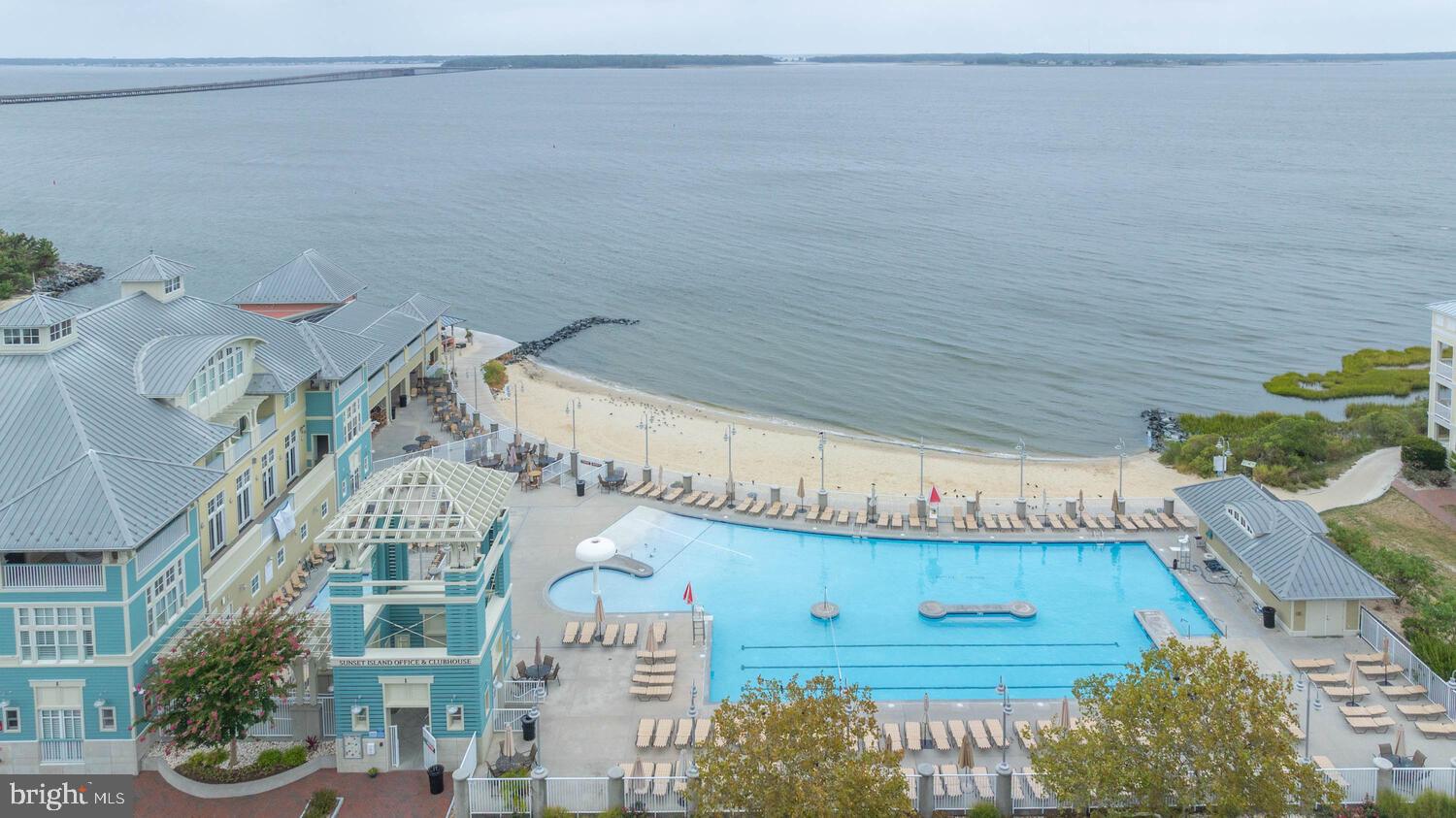 SUNSET ISLAND - Residential