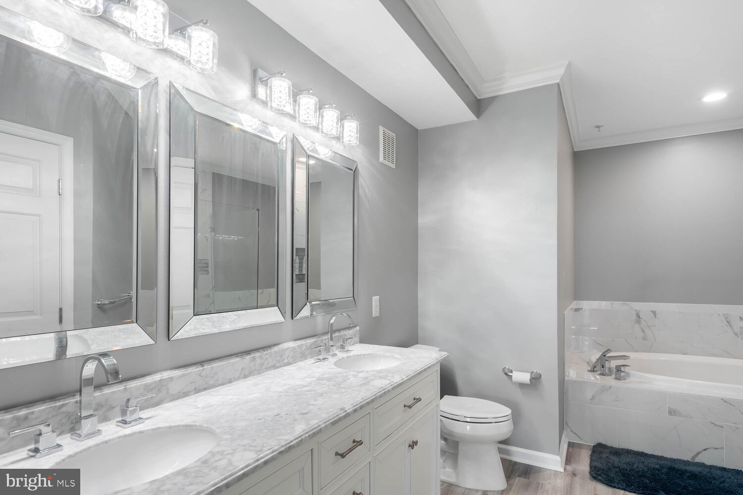 SUNSET ISLAND - Residential