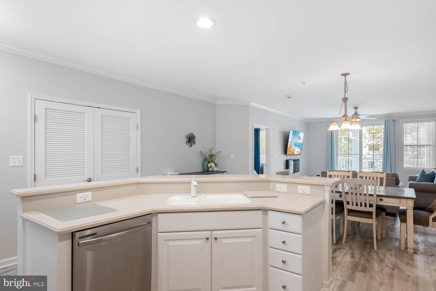 SUNSET ISLAND - Residential