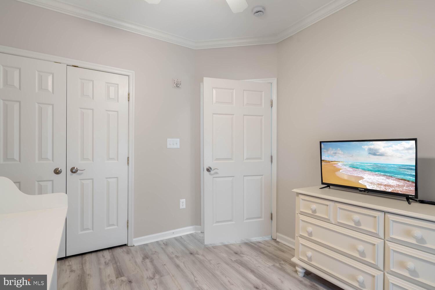 SUNSET ISLAND - Residential