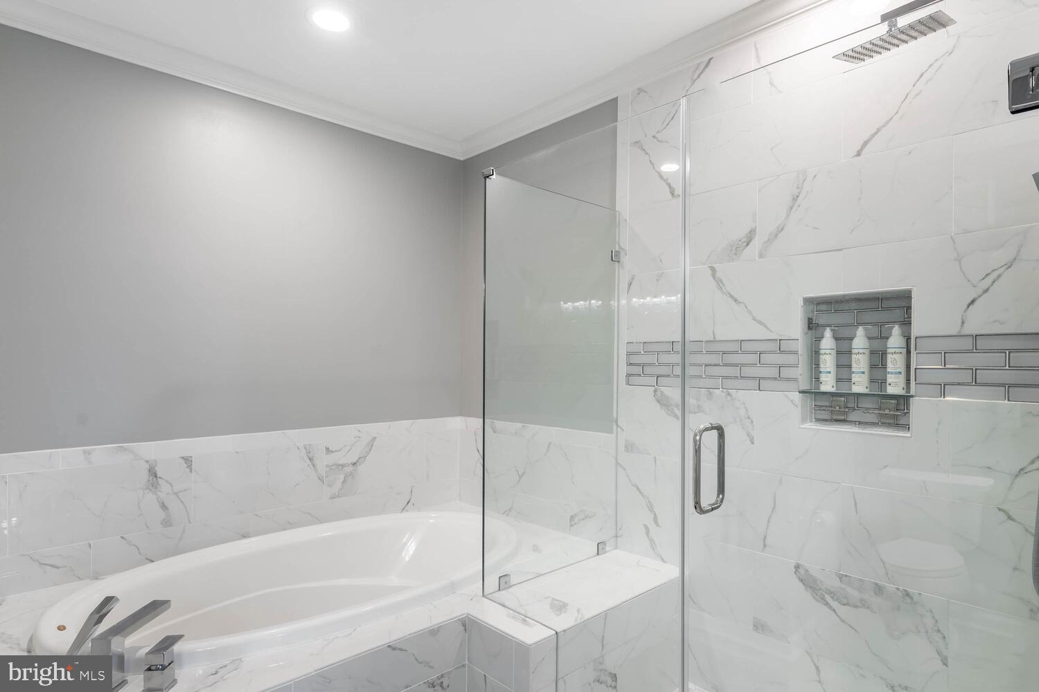 SUNSET ISLAND - Residential