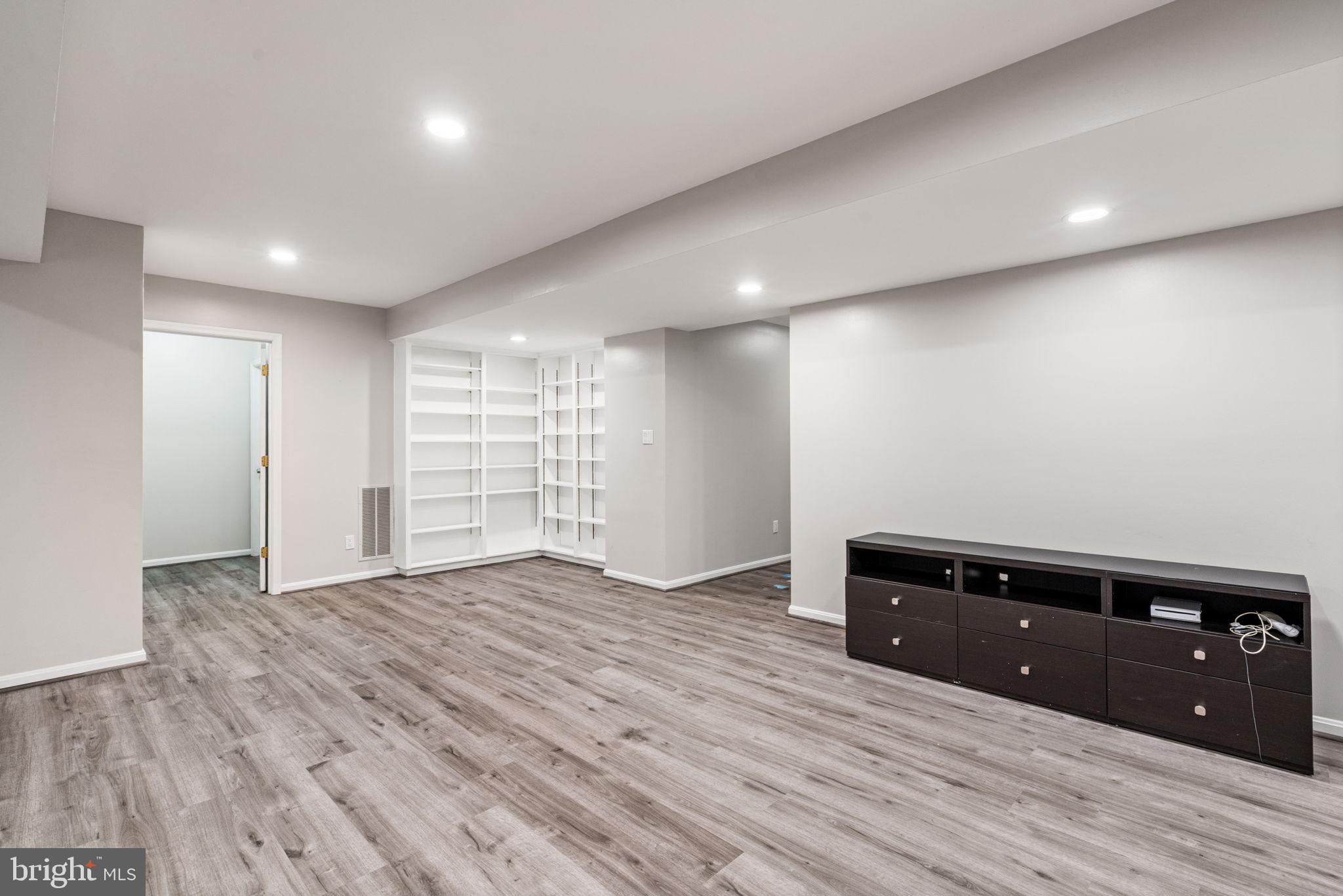 WOLFTRAP MEADOWS - Residential