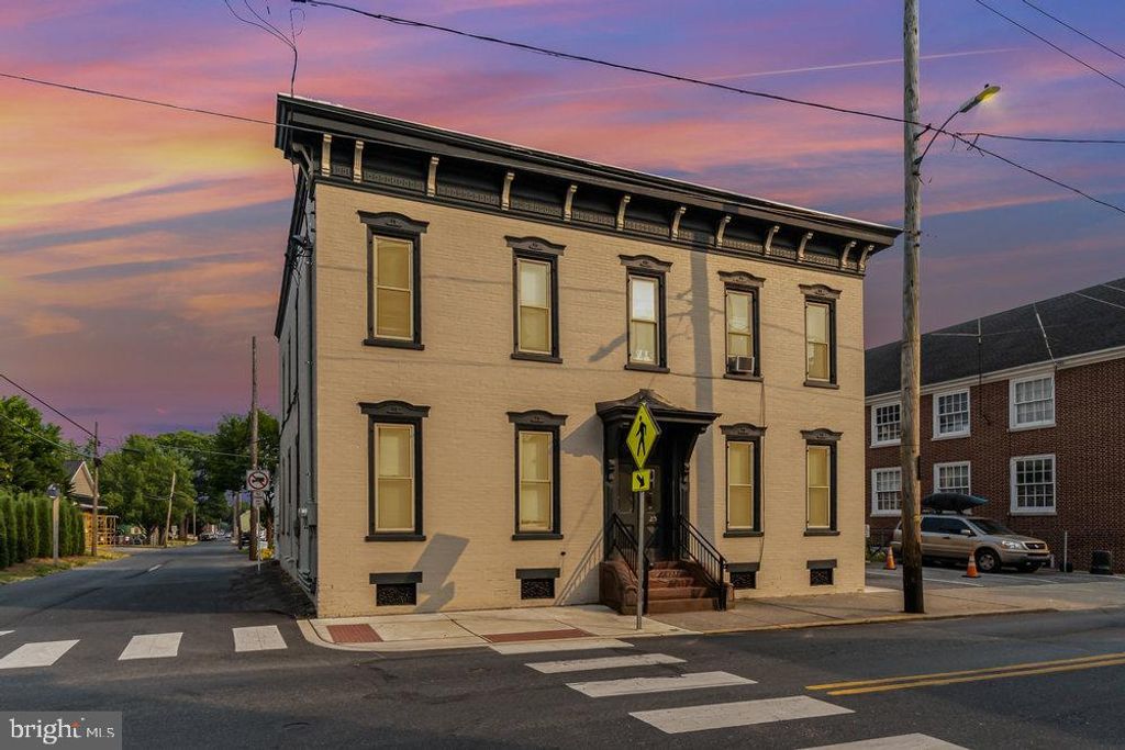 Photo of 25 E HIGH ST, MANHEIM, PA 17545 (MLS # PALA2036204)