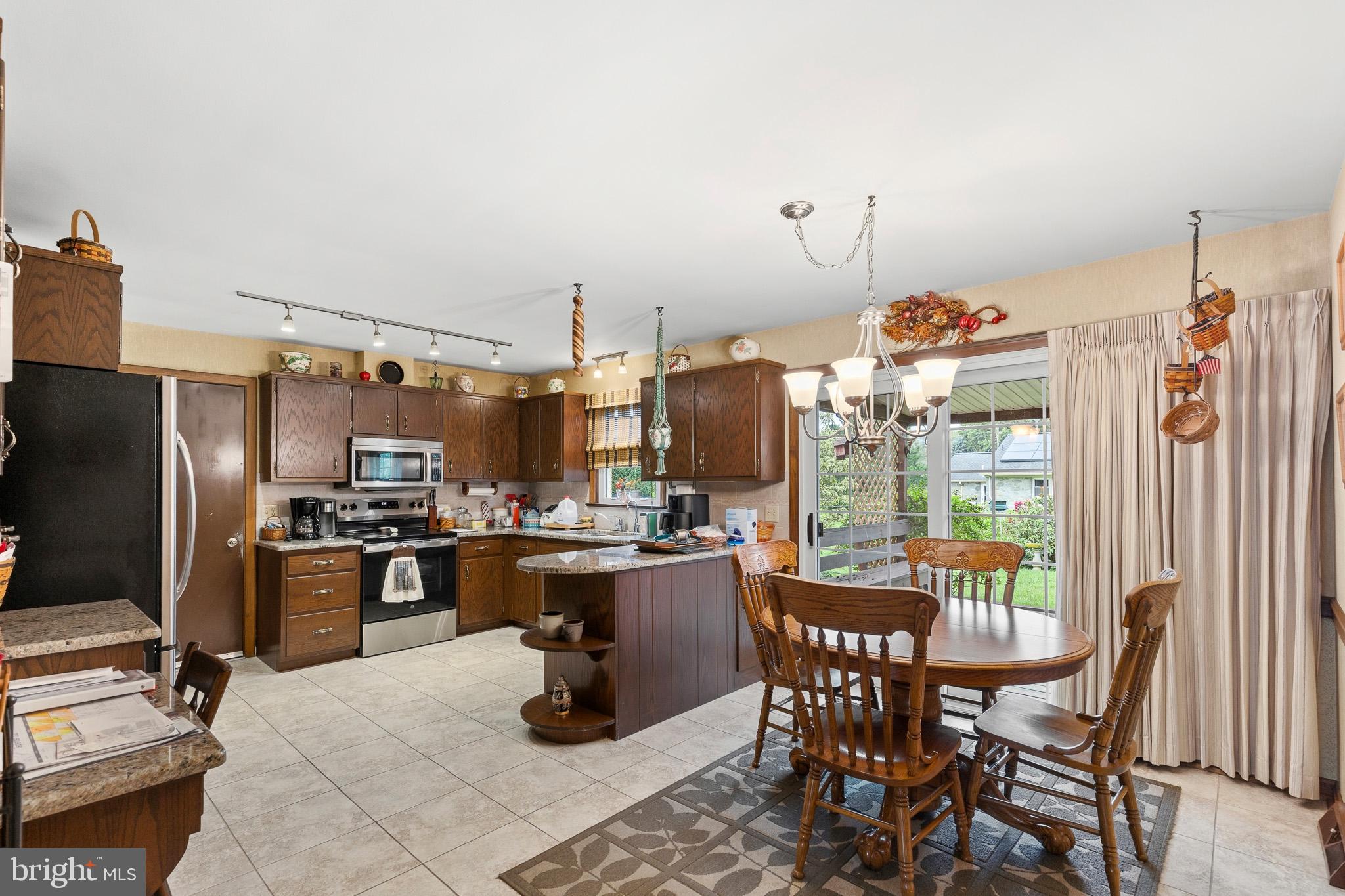 206 MELLINGER CIRCLE