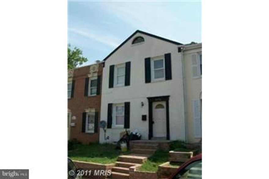 MOTIVATED SELLER! MAKE AN OFFER! Very well maintained 3 level 4 bed/3.5 bath unit. A MUST SEE! Upgraded baths on all levels as well as new kitchen cabinets. House has camera system for the front and rear of the house. Traditional floor plan has been opened up to create easy flow from living area to kitchen and dining area. Back yard includes a storage shed.