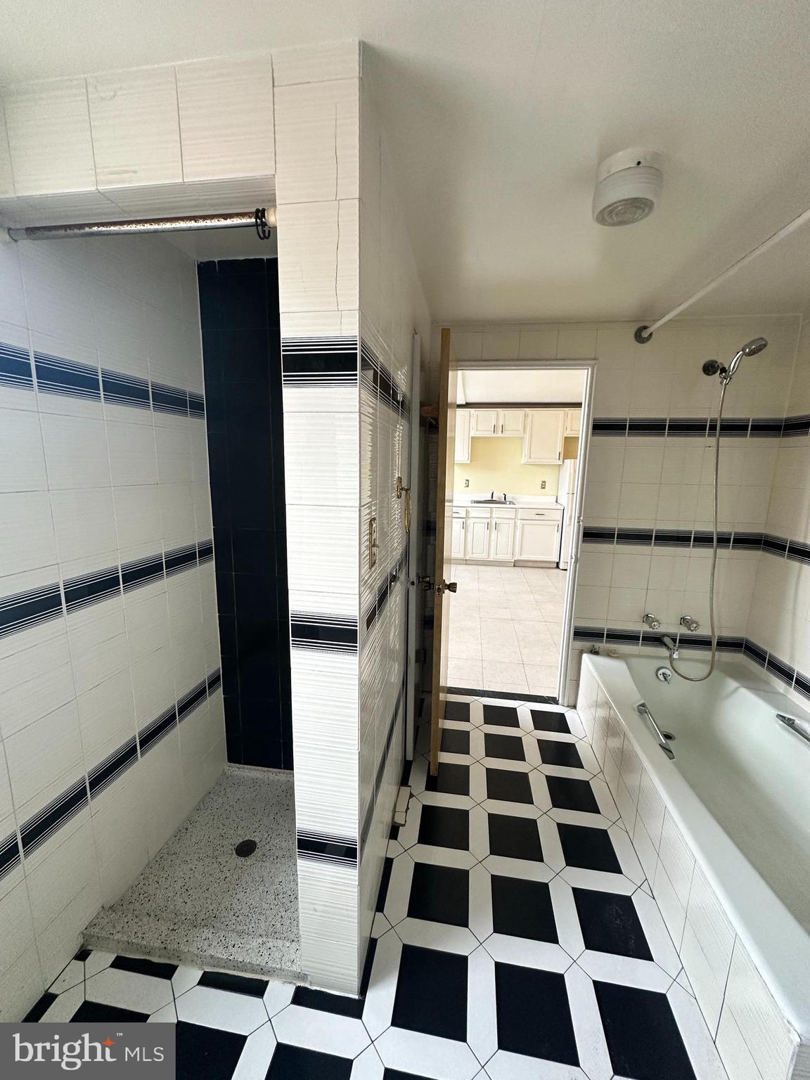 PASSYUNK SQUARE - Residential Income