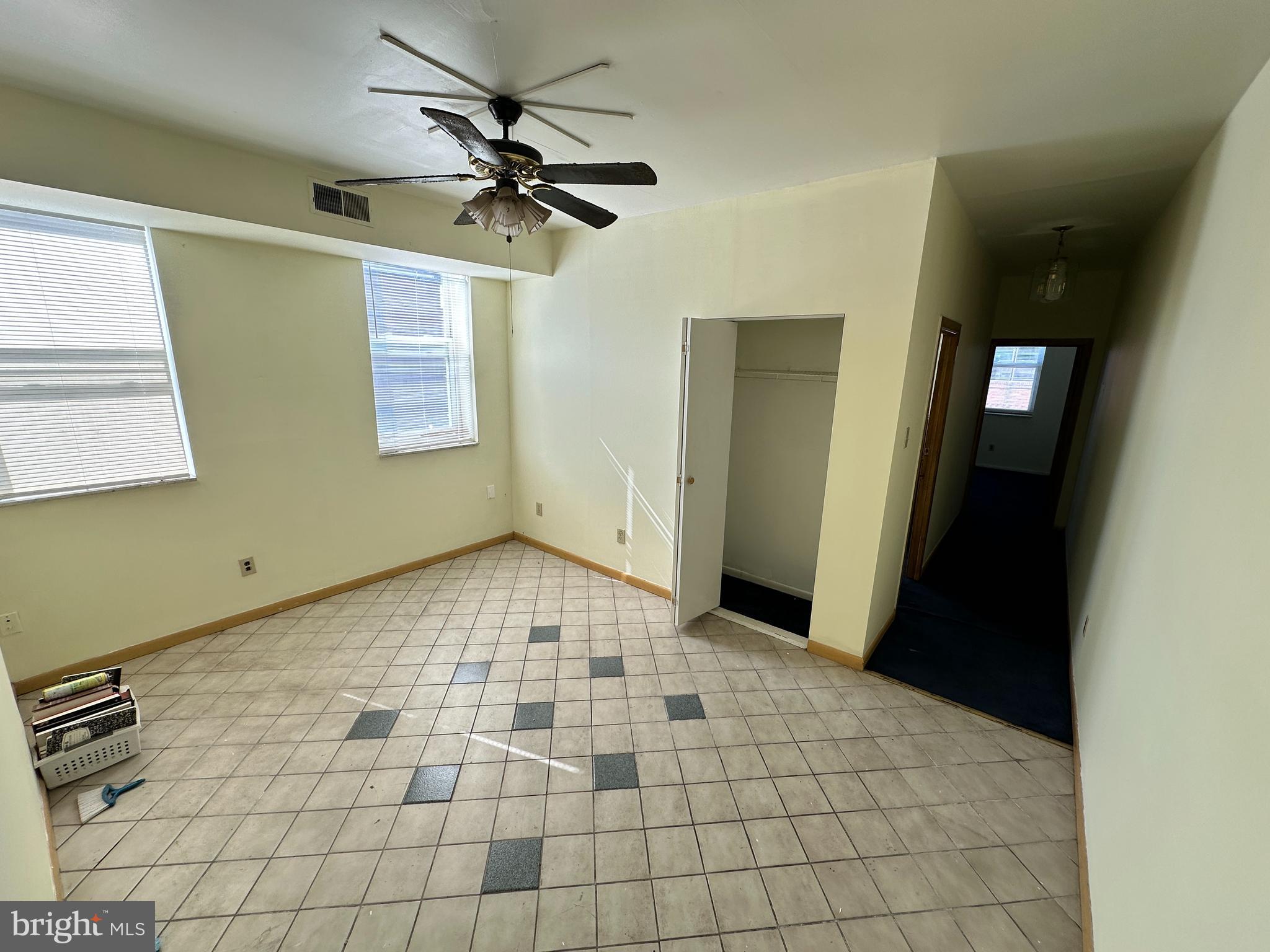 PASSYUNK SQUARE - Residential Income