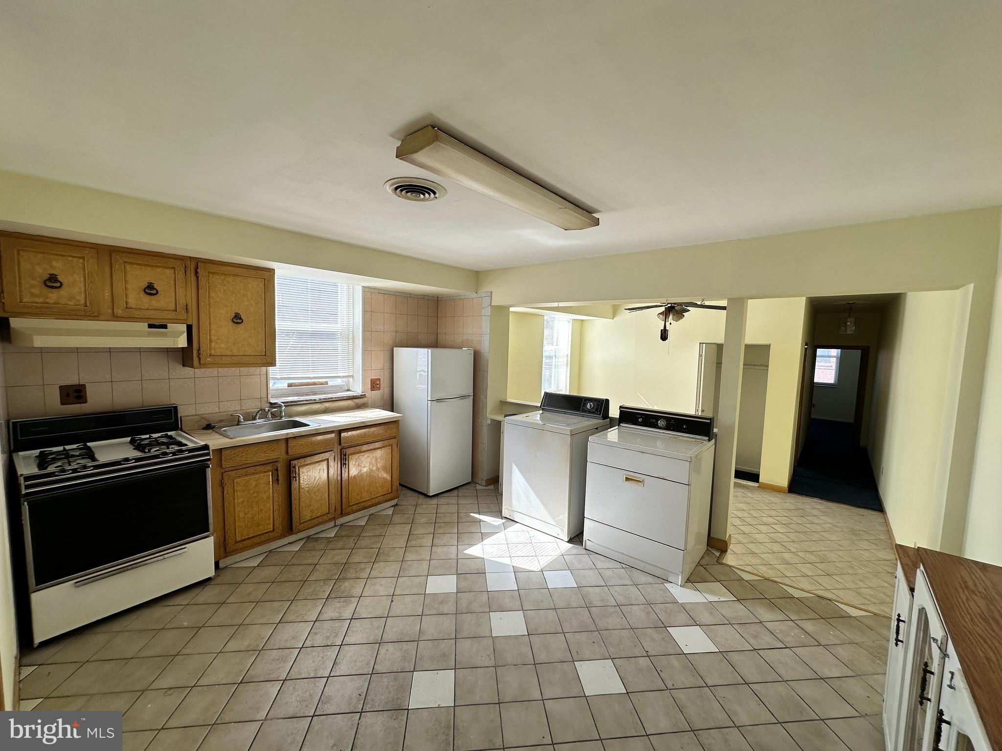 PASSYUNK SQUARE - Residential Income