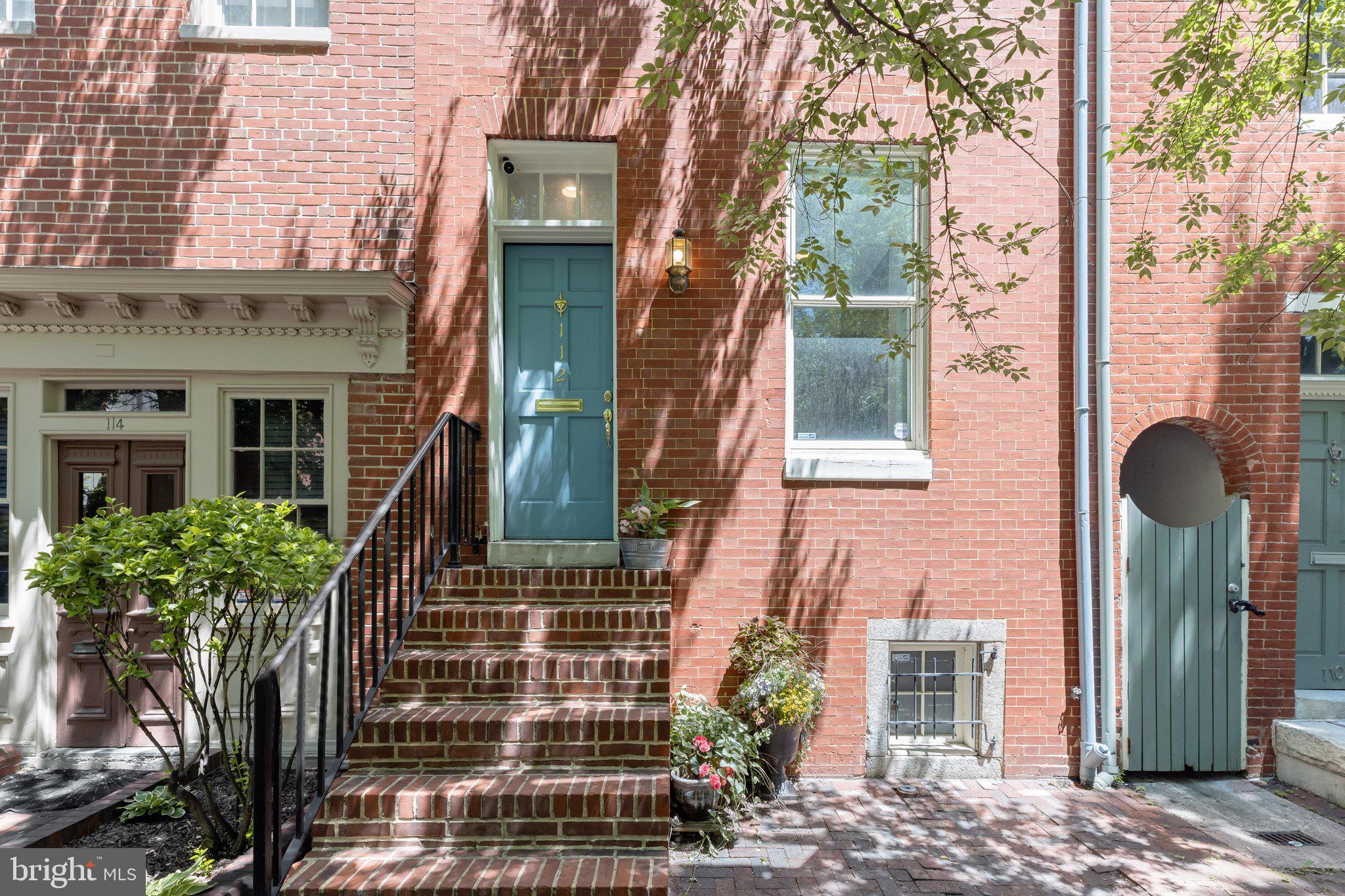 112 W LEE STREET