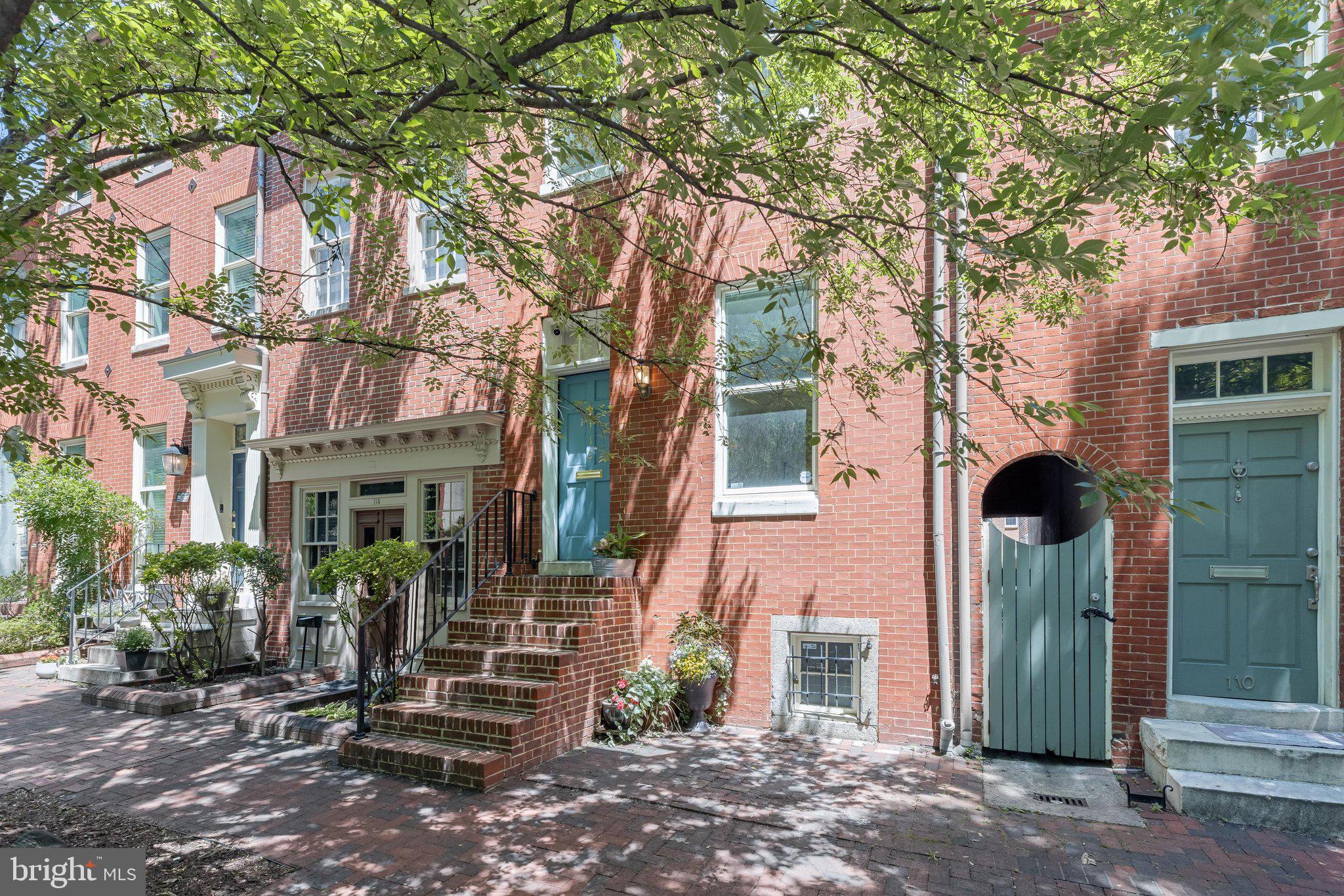112 W LEE STREET