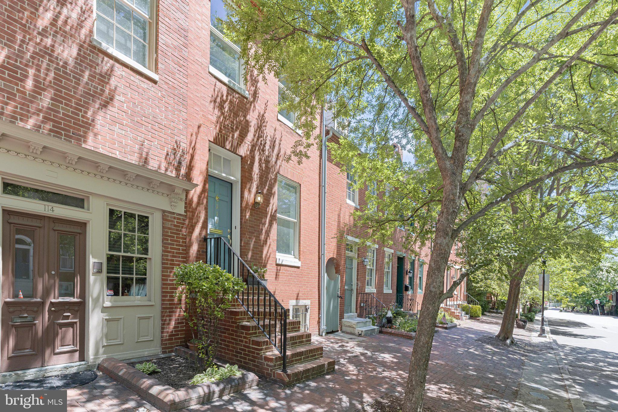 112 W LEE STREET