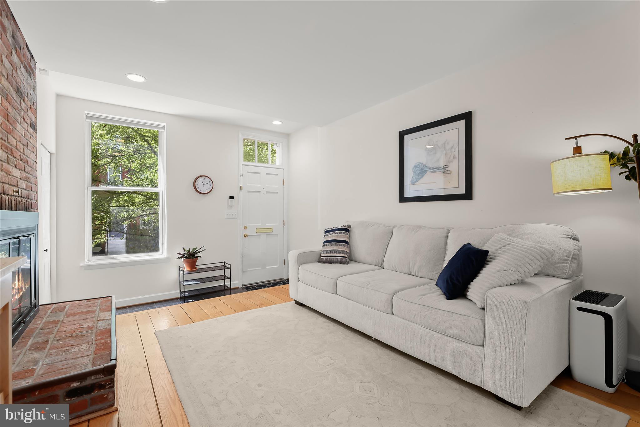 112 W LEE STREET