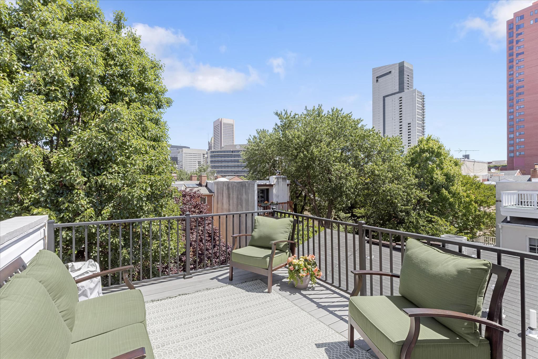112 W LEE STREET