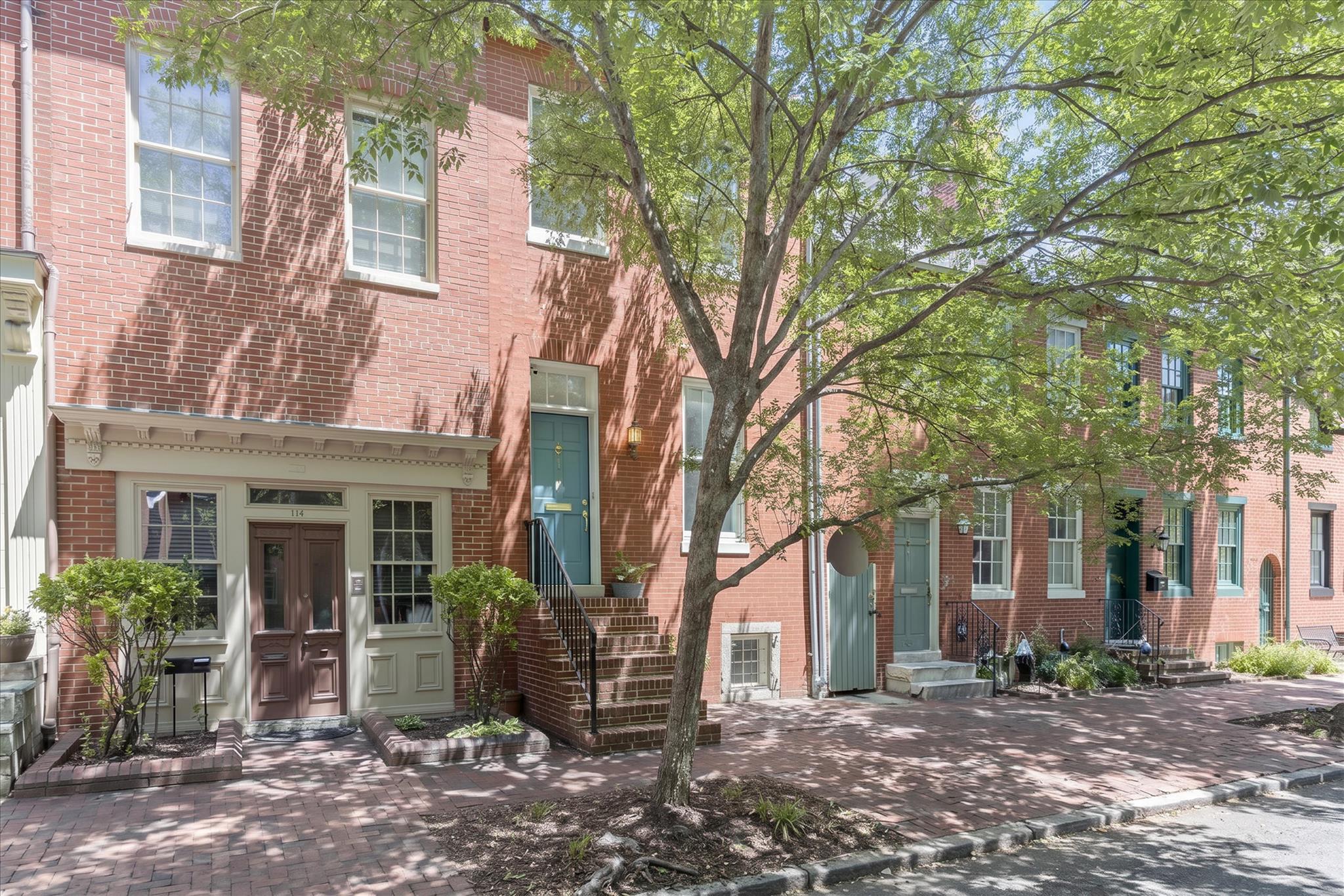 112 W LEE STREET
