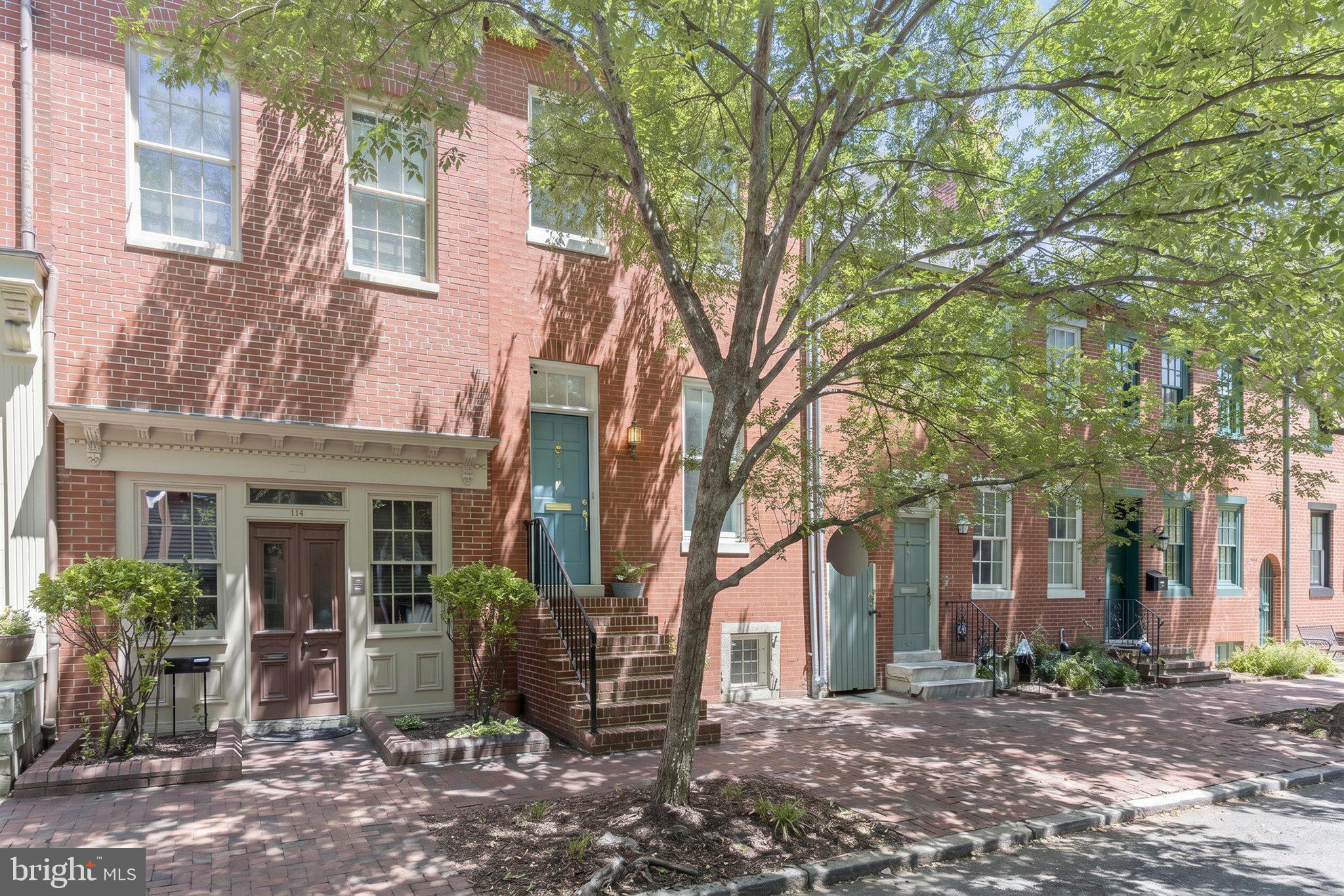 112 W LEE STREET