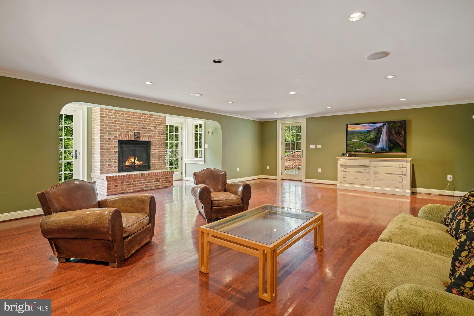 CHEVY CHASE VILLAGE - Residential