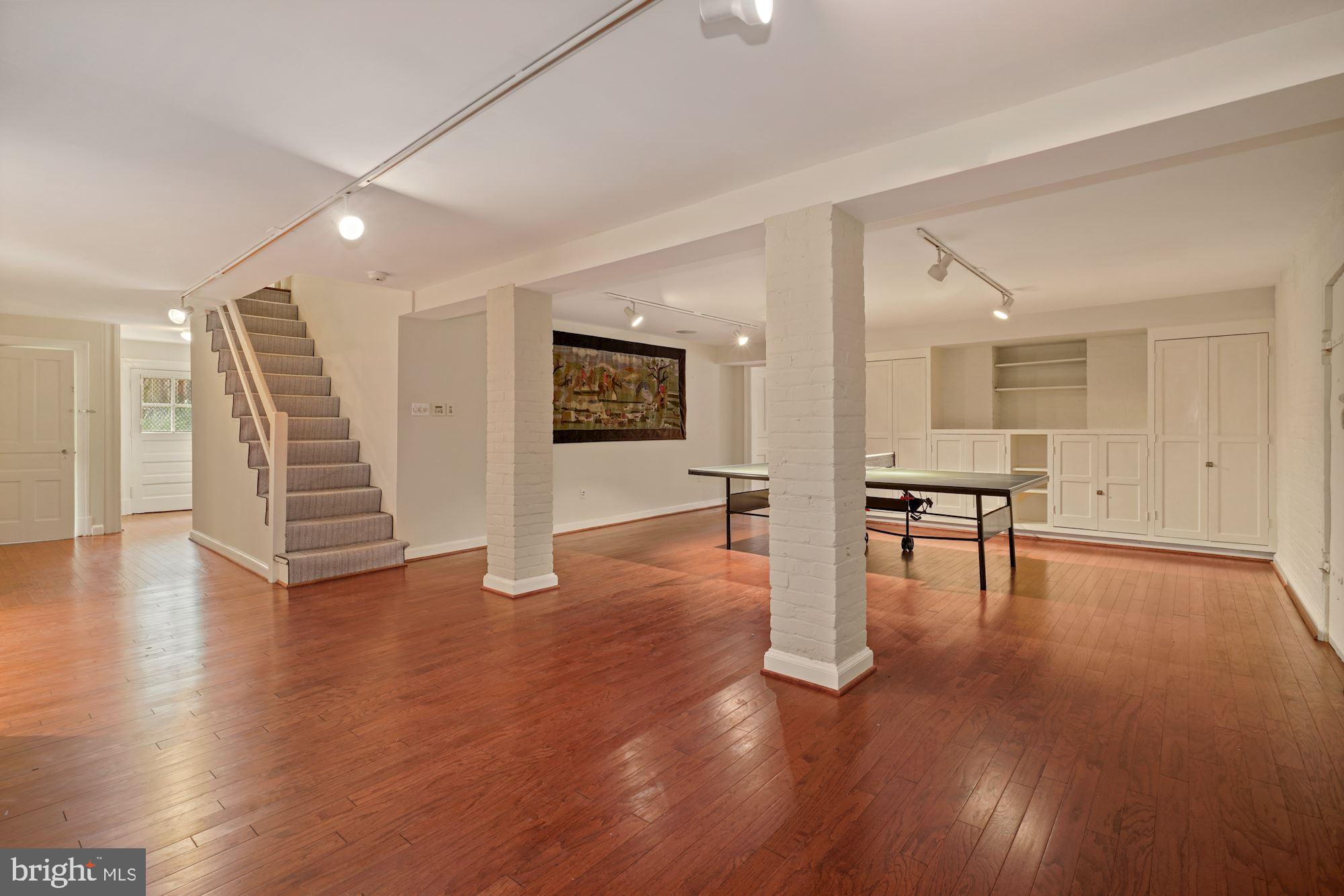 CHEVY CHASE VILLAGE - Residential