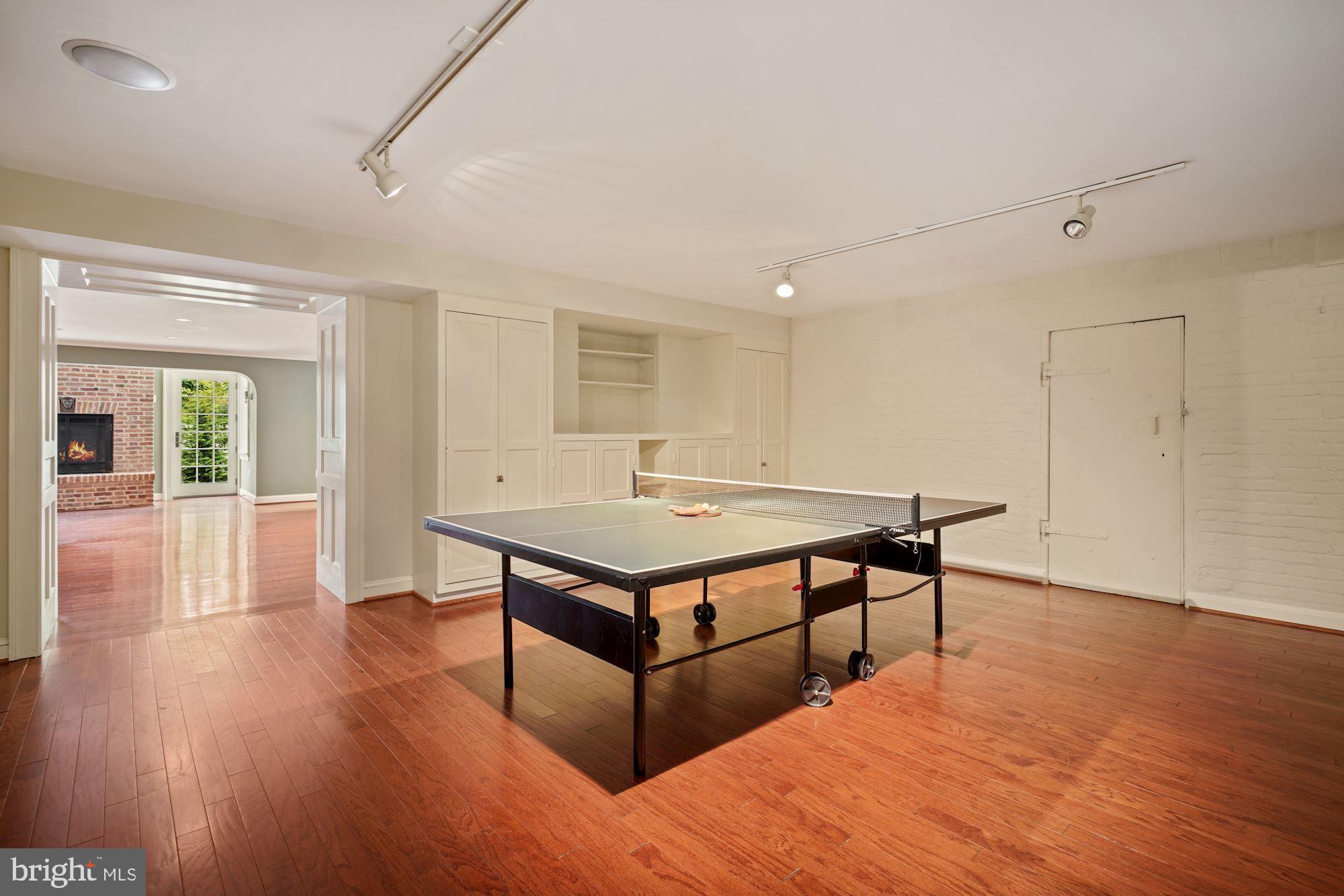 CHEVY CHASE VILLAGE - Residential