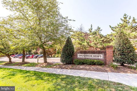 Photo of 5237 King Charles Way #1-2, BETHESDA, MD 20814 (MLS # MDMC2211330)