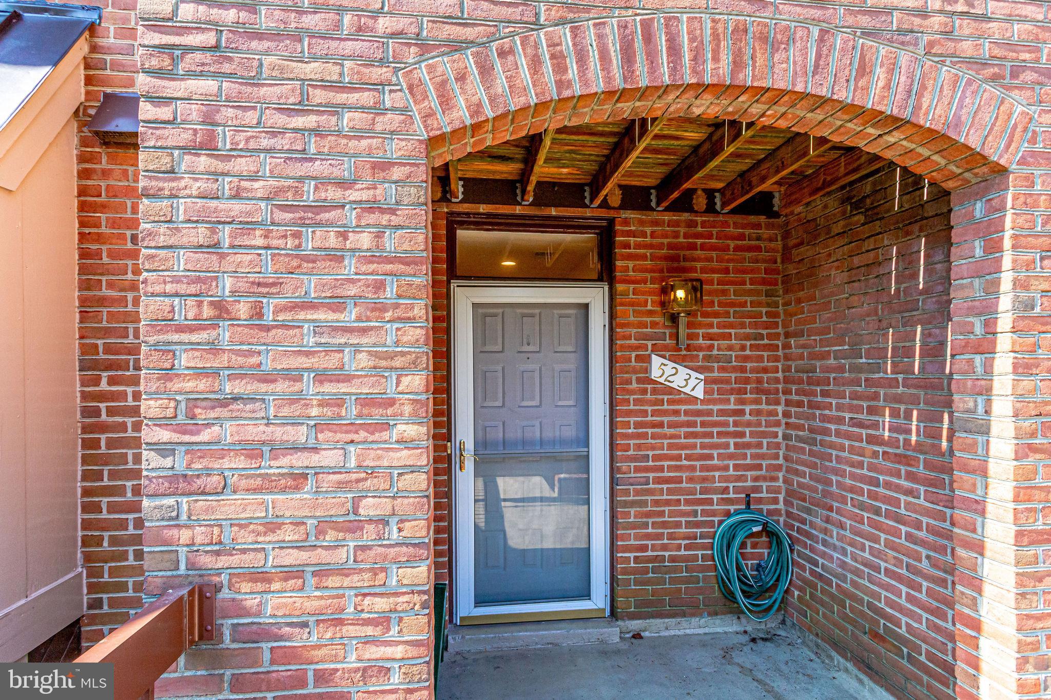 5237 KING CHARLES WAY 1-2