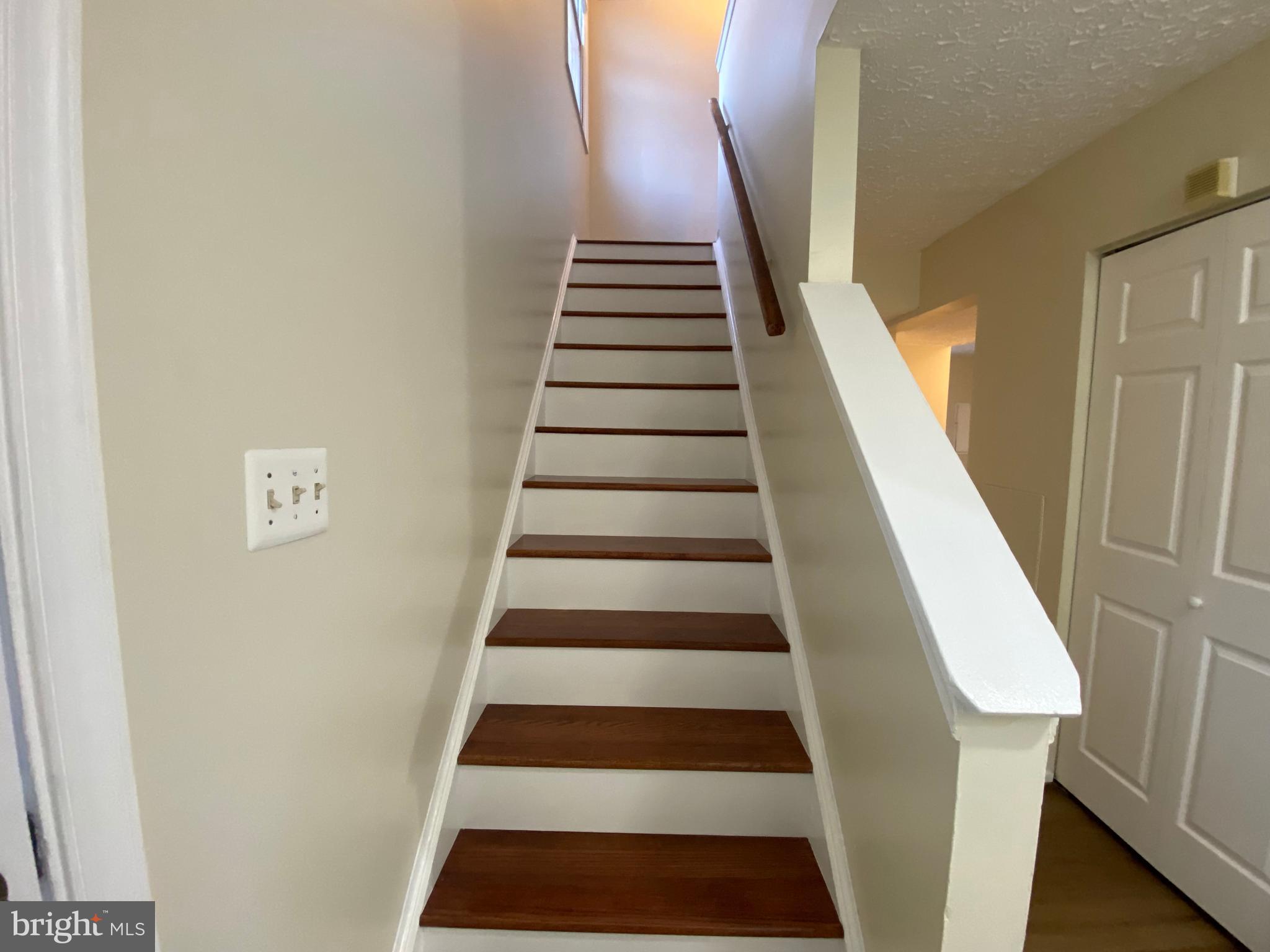 HILLCREST TOWNE - Residential Lease