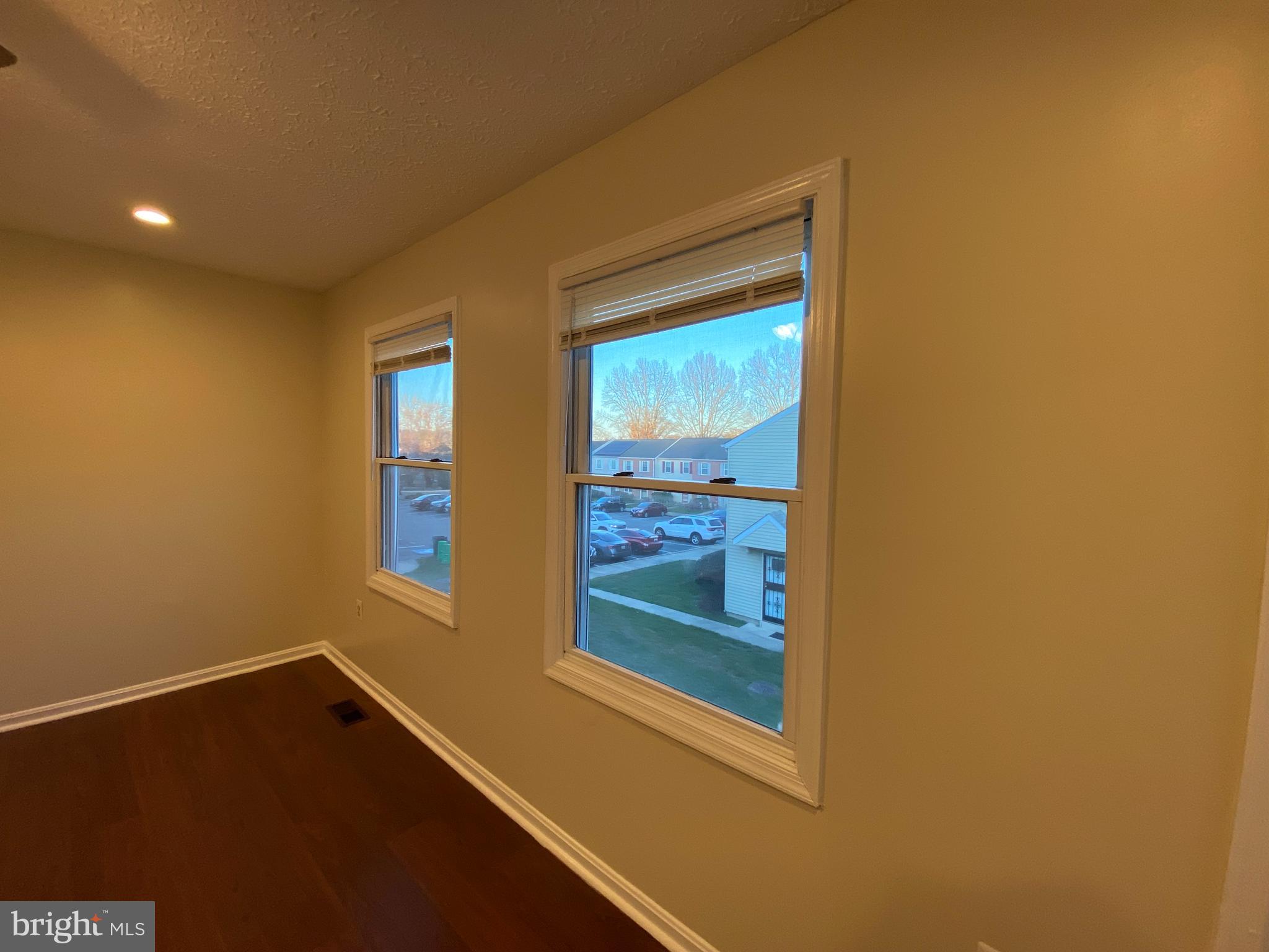 HILLCREST TOWNE - Residential Lease