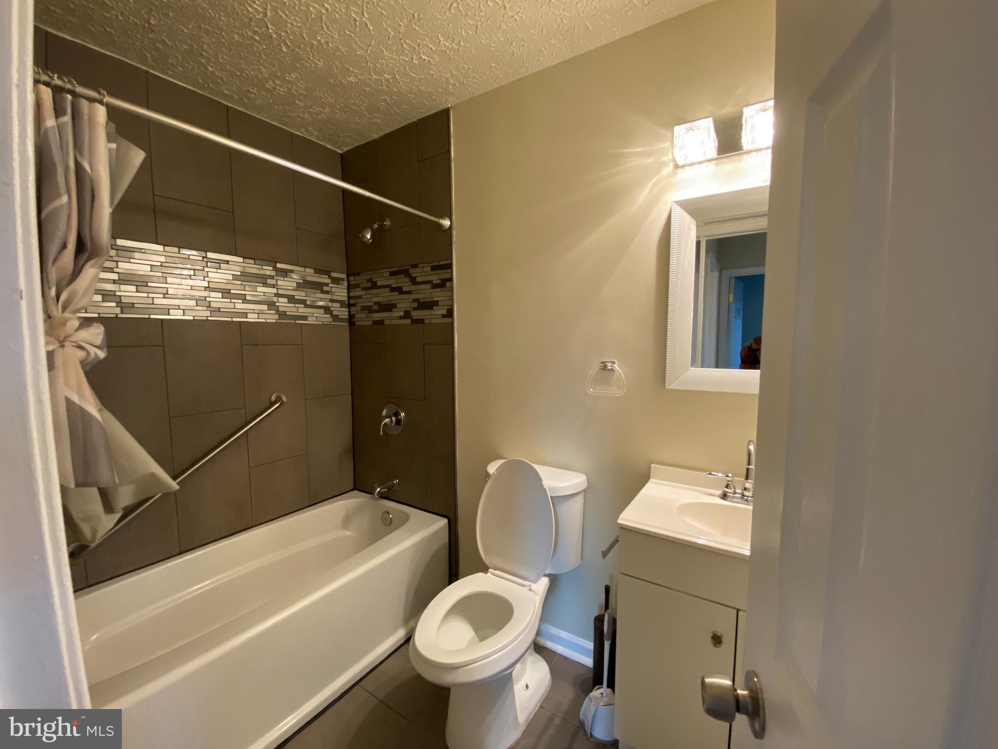 HILLCREST TOWNE - Residential Lease