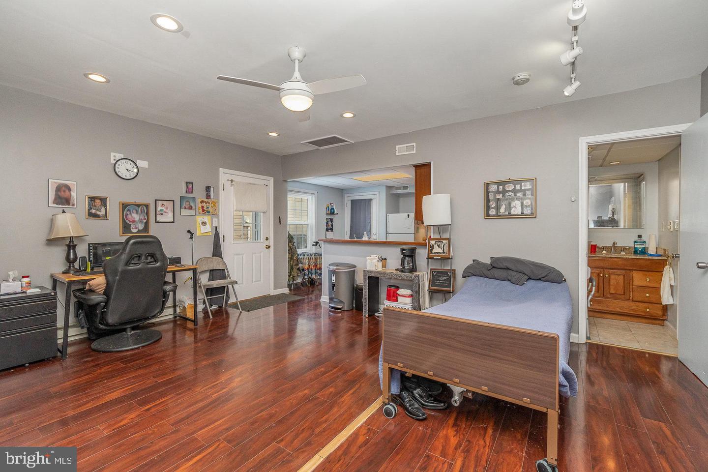 WYNNEWOOD PARK - Residential