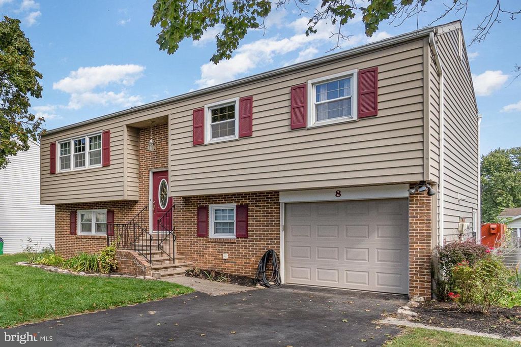 Photo of 8 Edgewood Drive, MECHANICSBURG, PA 17055 (MLS # PACB2050264)