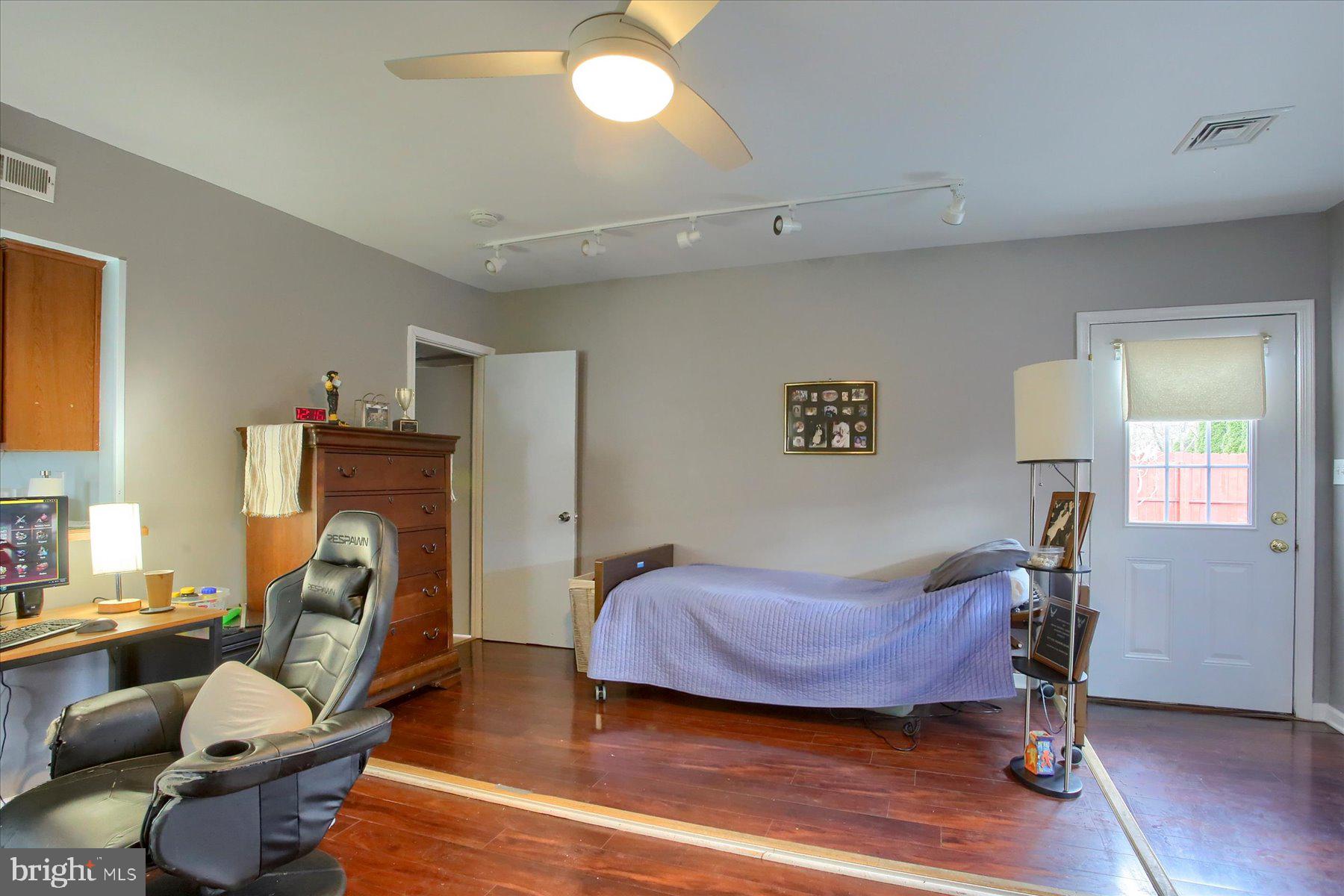 WYNNEWOOD PARK - Residential