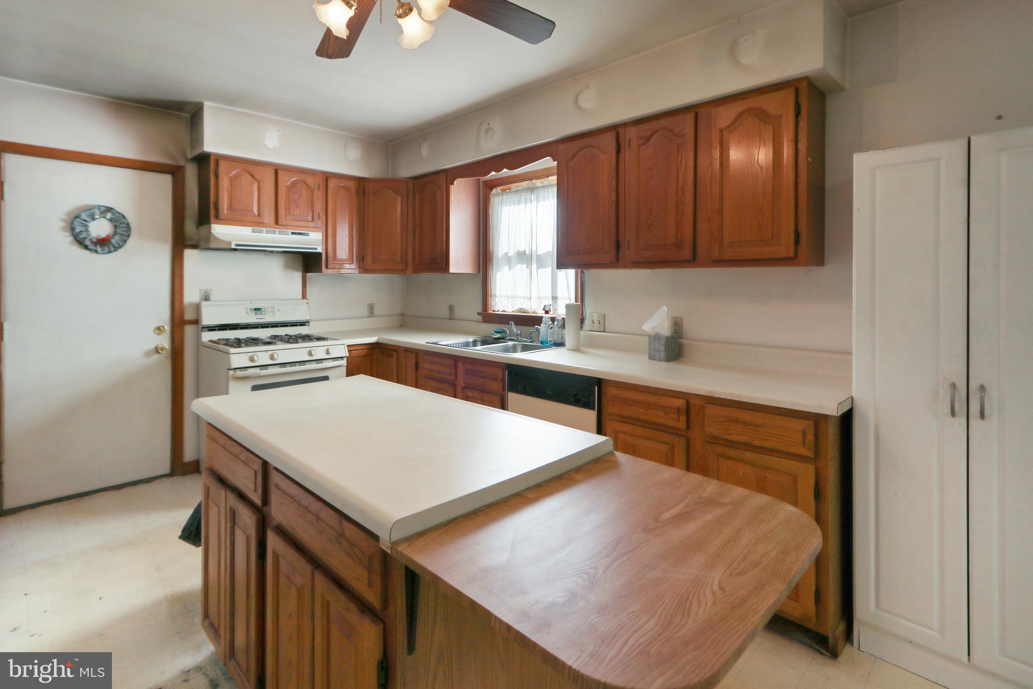 39 W HUNTINGTON CIRCLE