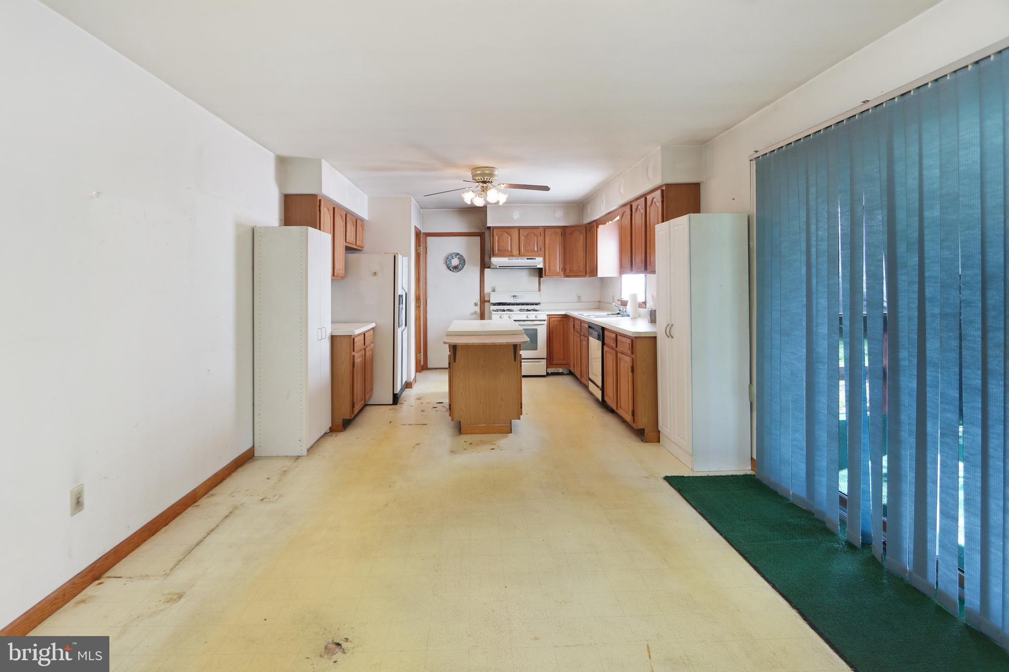 39 W HUNTINGTON CIRCLE