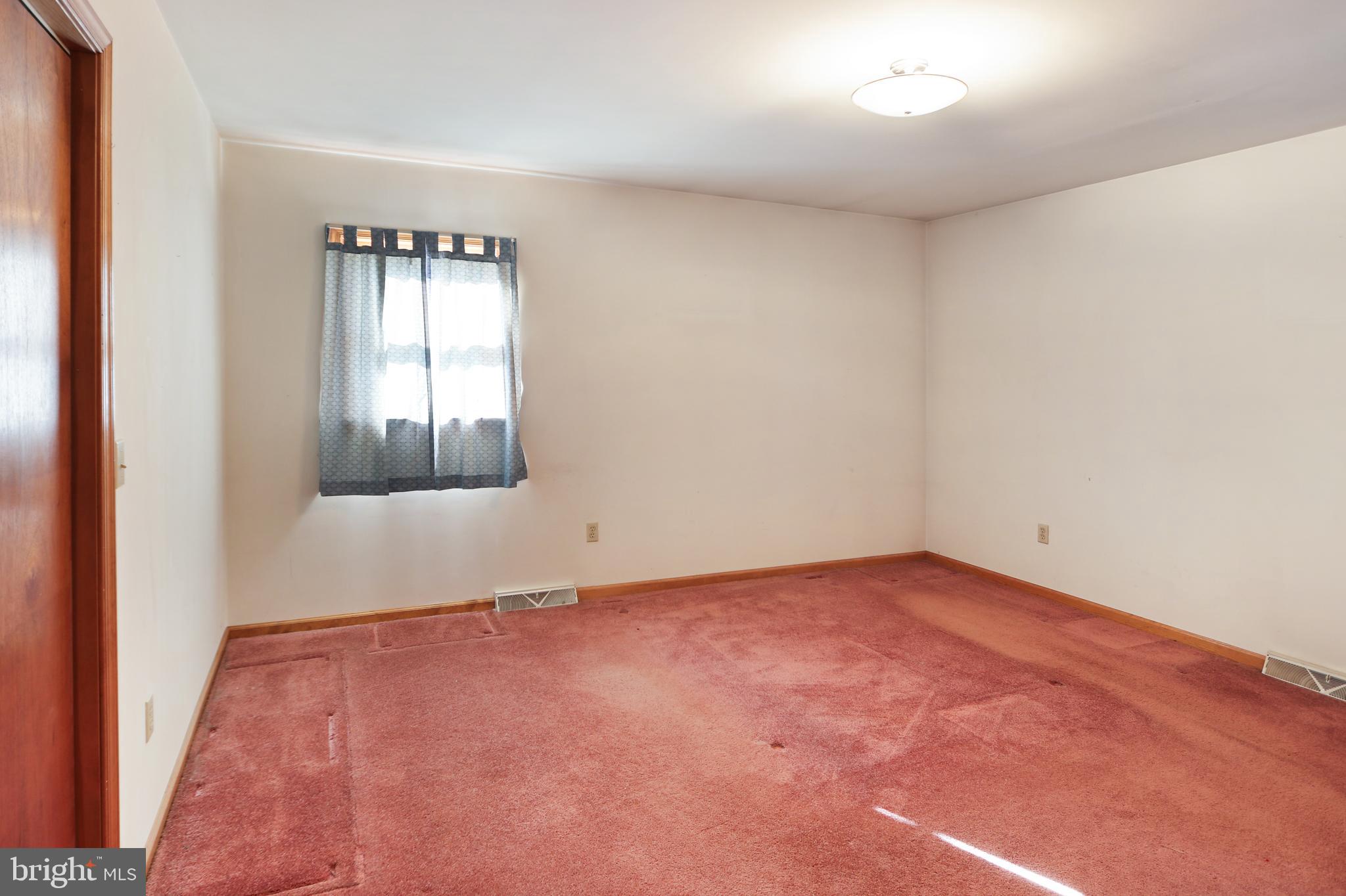 39 W HUNTINGTON CIRCLE