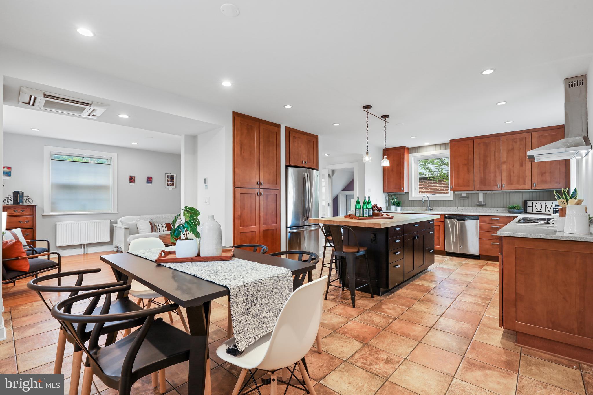 HAMILTON HILLS - Residential