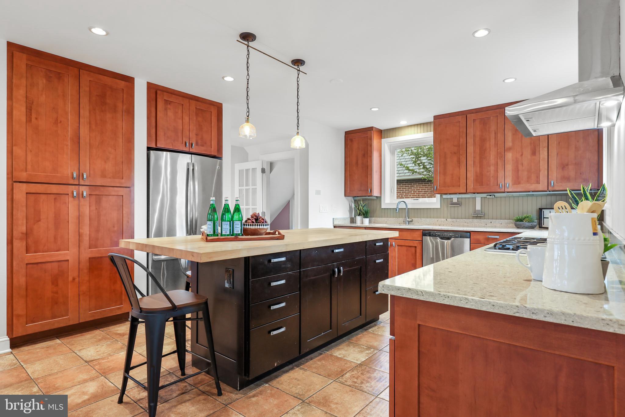 HAMILTON HILLS - Residential