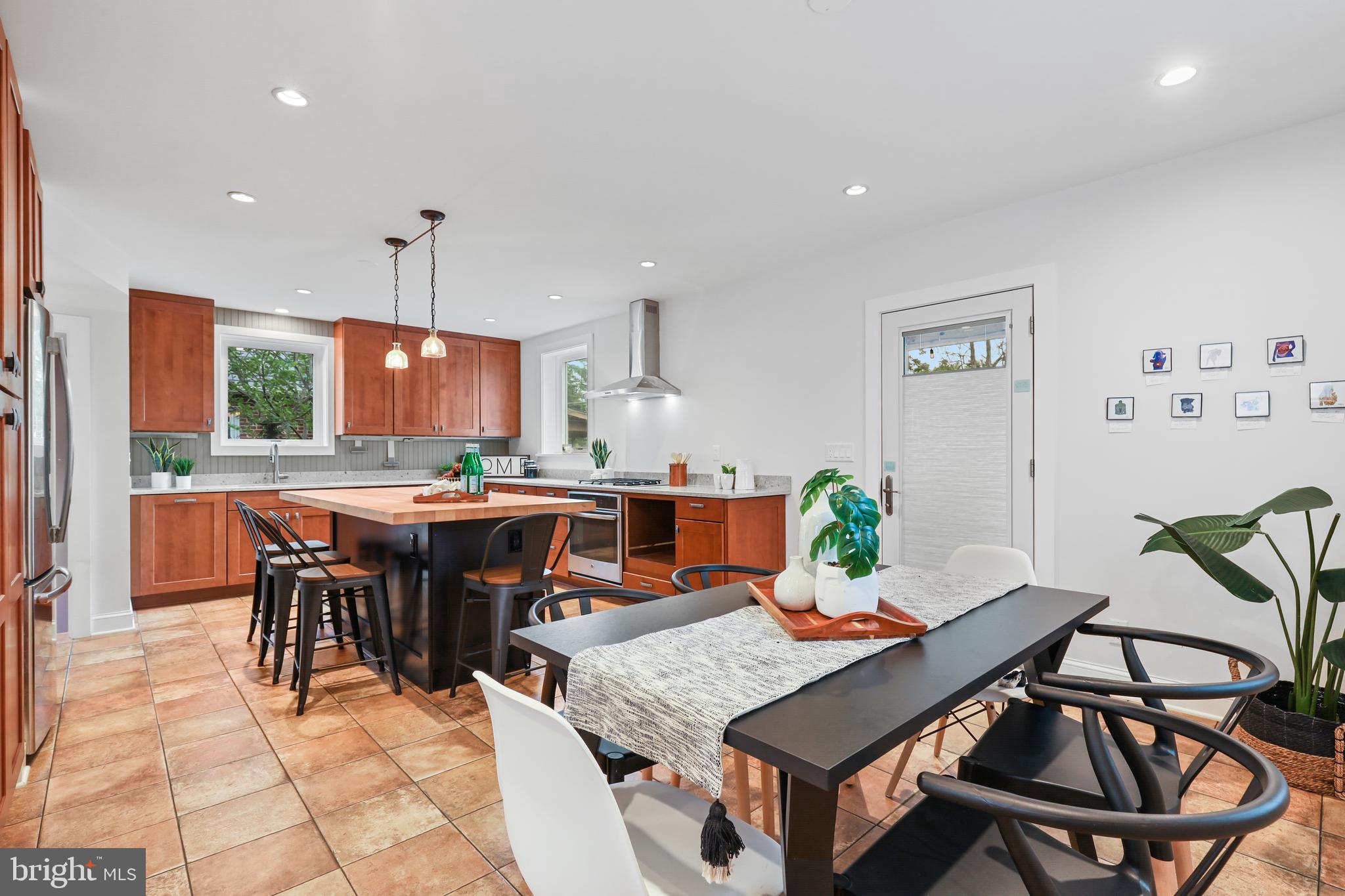 HAMILTON HILLS - Residential