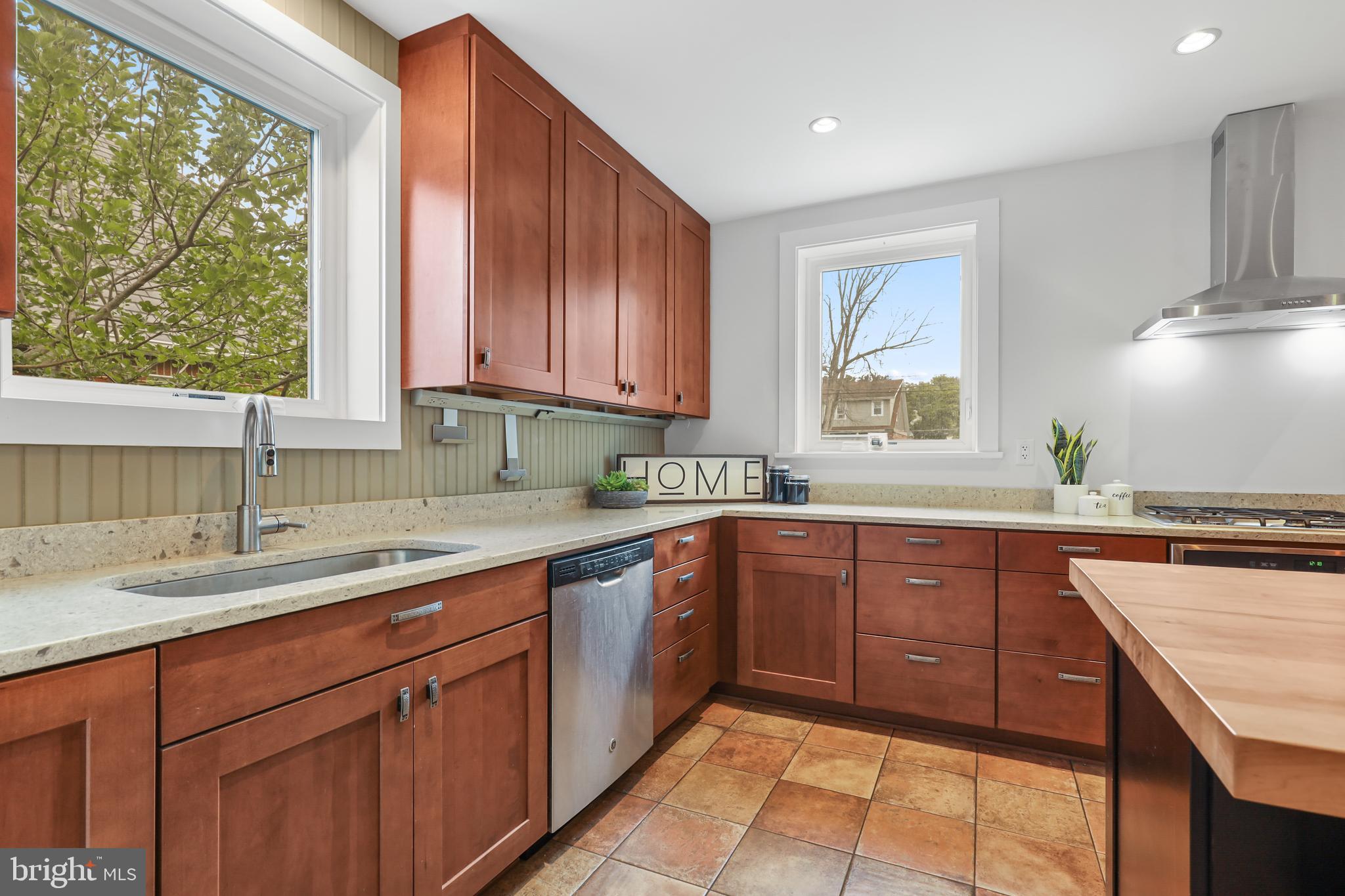 HAMILTON HILLS - Residential