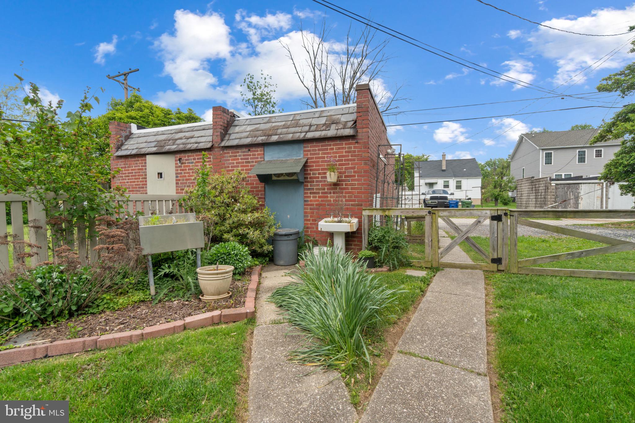 HAMILTON HILLS - Residential