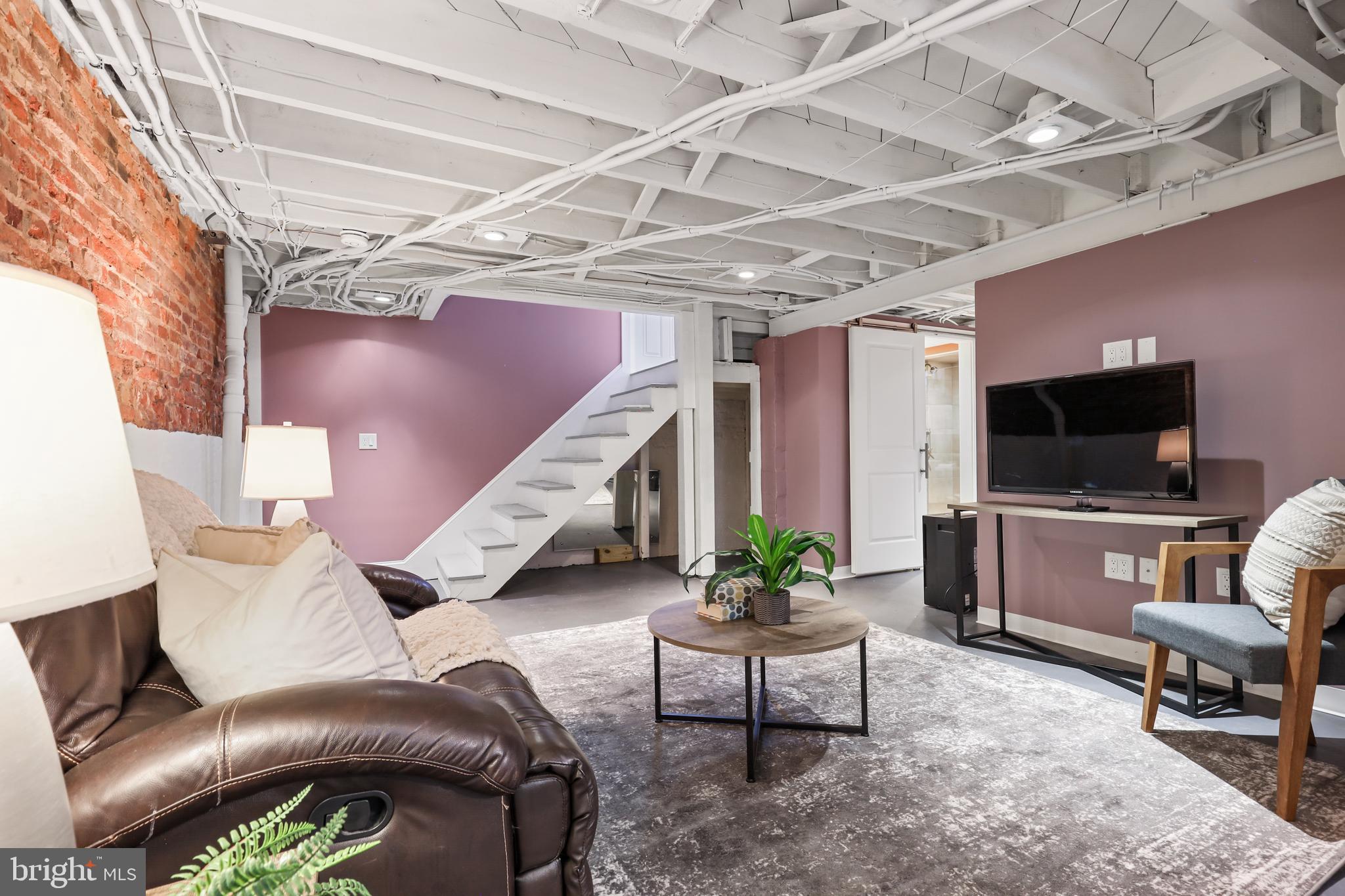 HAMILTON HILLS - Residential