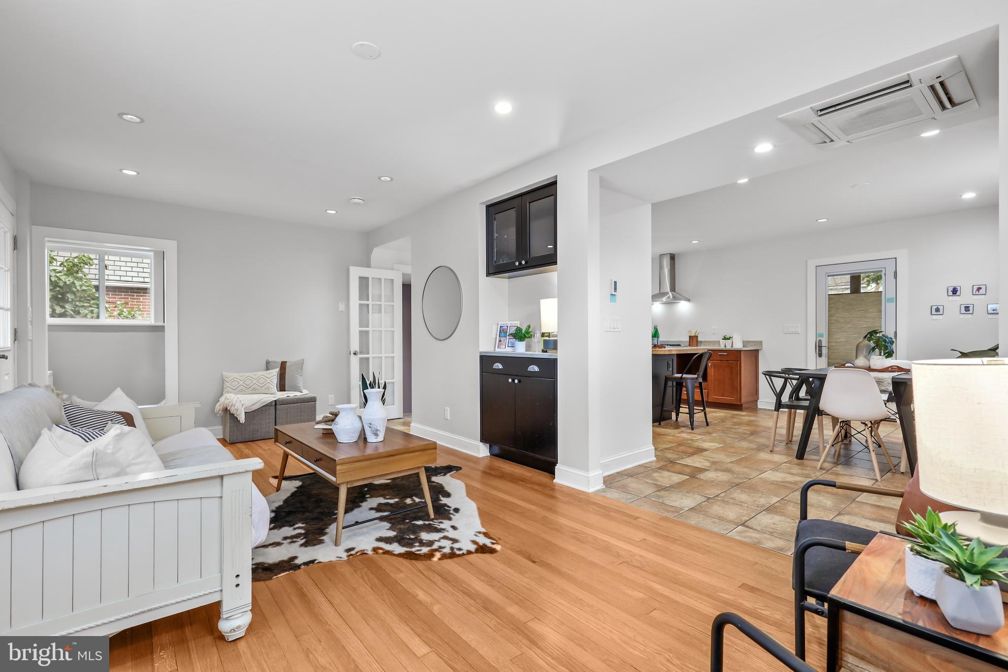 HAMILTON HILLS - Residential